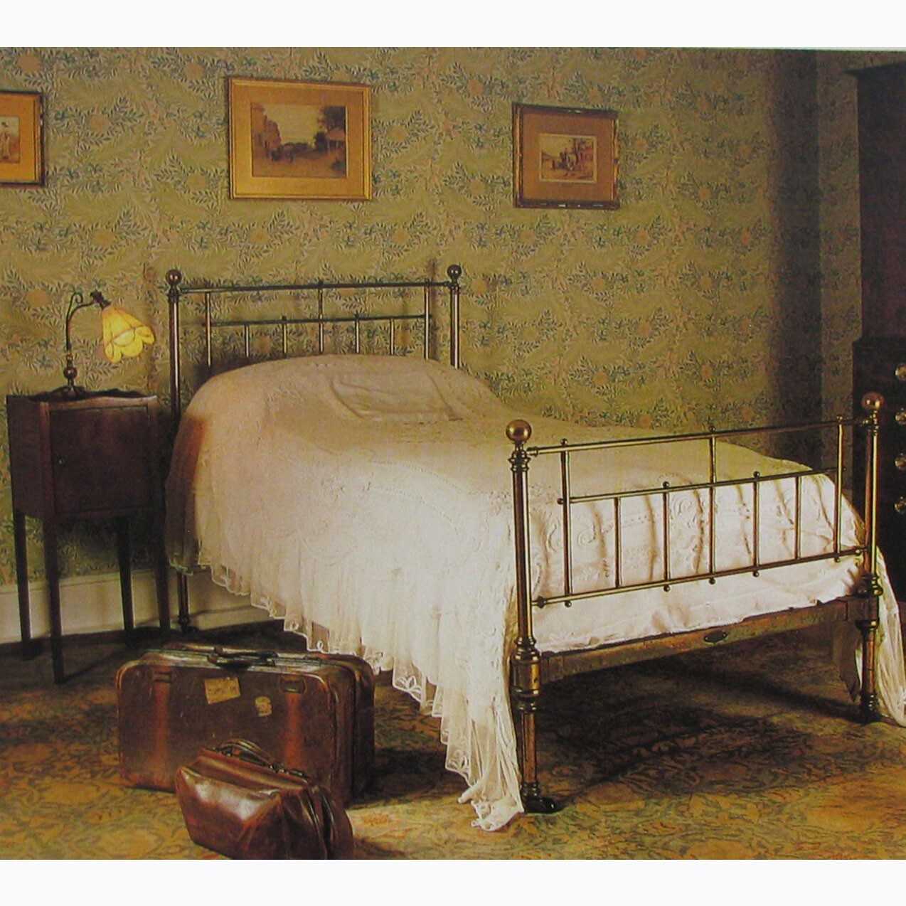The Bedroom Book by Caroline Clifton-Mogg, Paperback, 176 Pages
