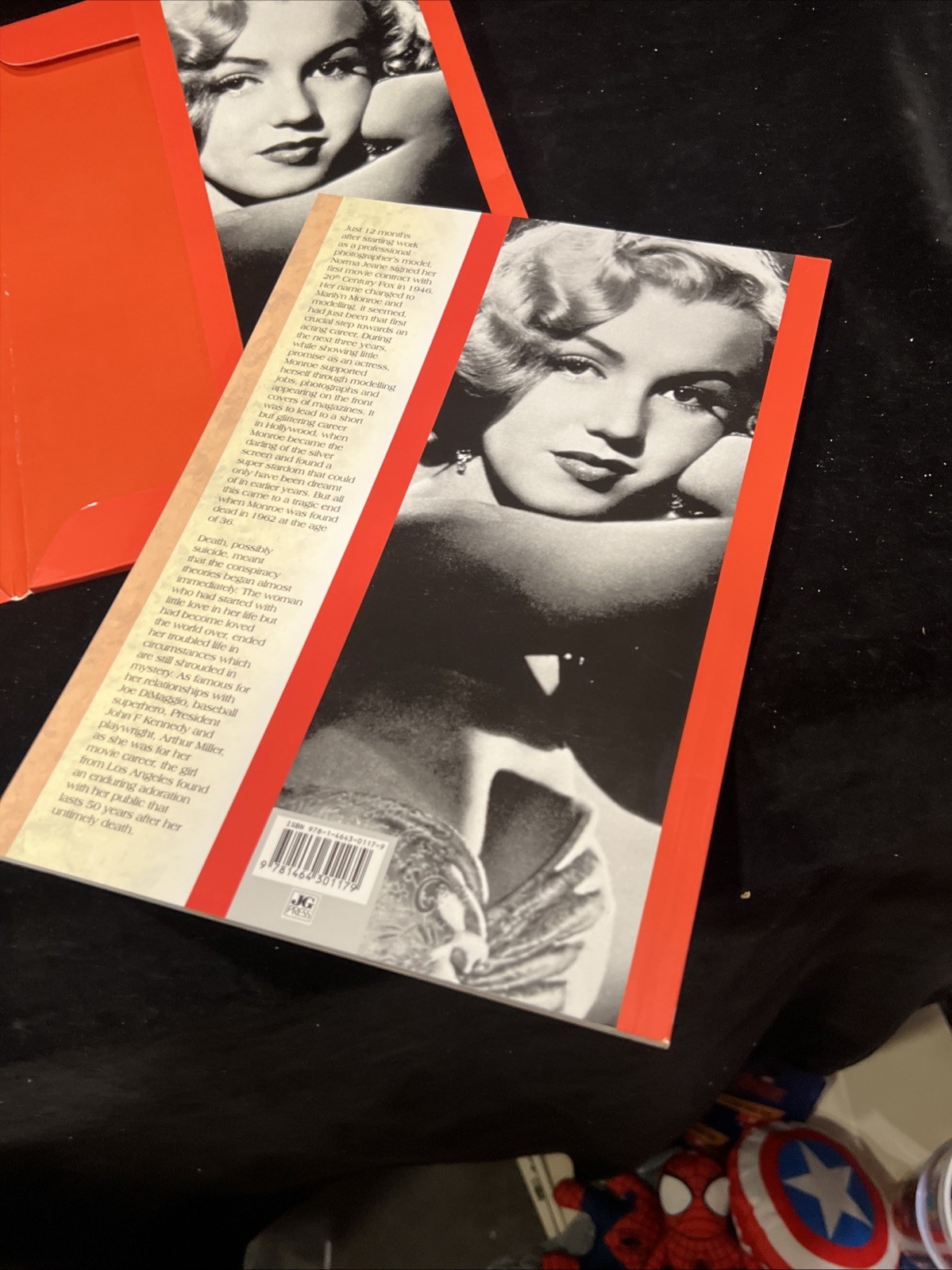 Marilyn Monroe Gone But Not Forgotten Jessica Bailey Book + 8.5″x5.5″ postcards