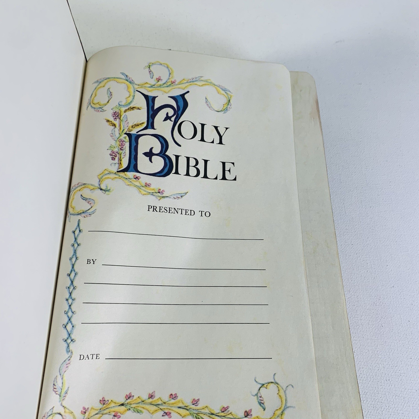 Holy Bible : Old and New Testament GIANT Print Edition Holman KJV 1990 Red Cover