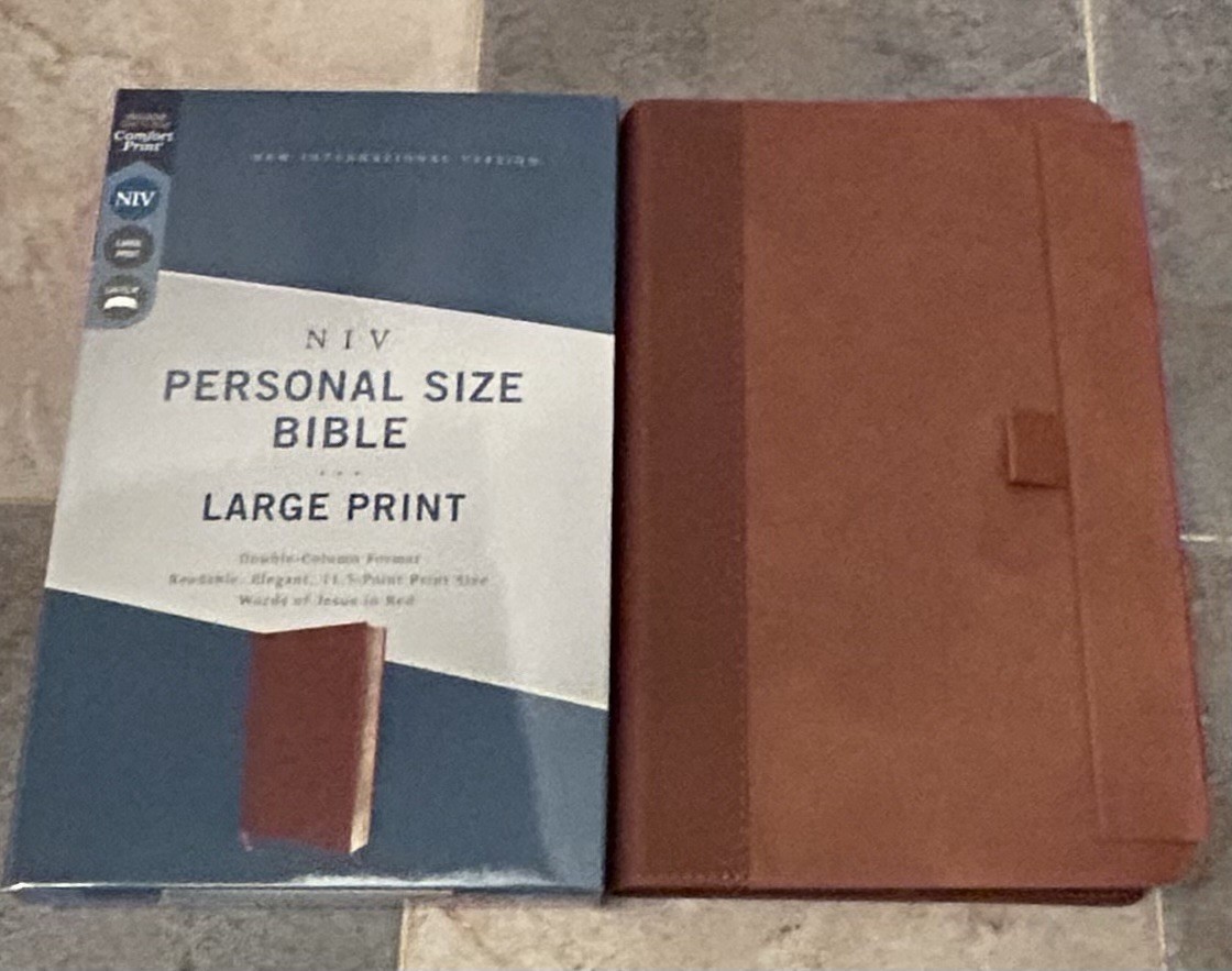 MAGNETIC CLOSURE NIV LARGE PRINT(11.5pt) Personal Size Bible Brown Leathersoft