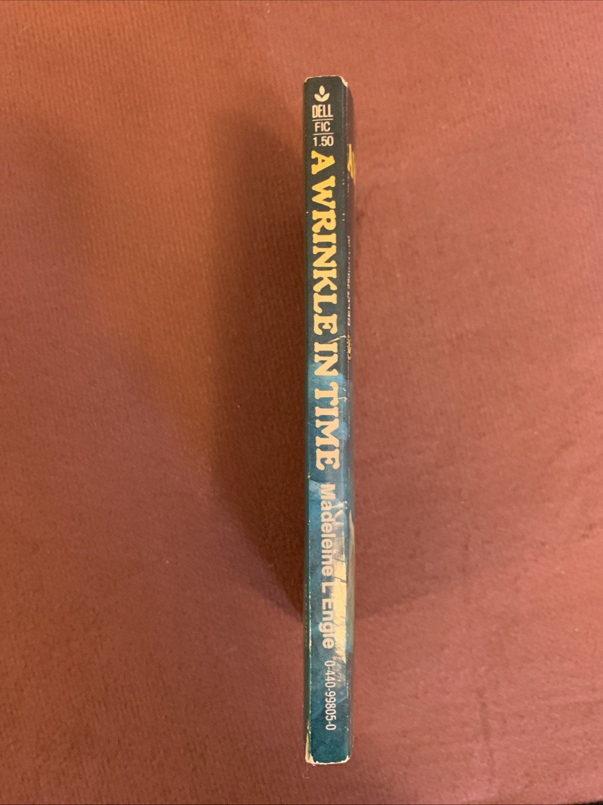 1980 A Wrinkle in Time PAPERBACK Madeleine L’Engle Stranger things S5