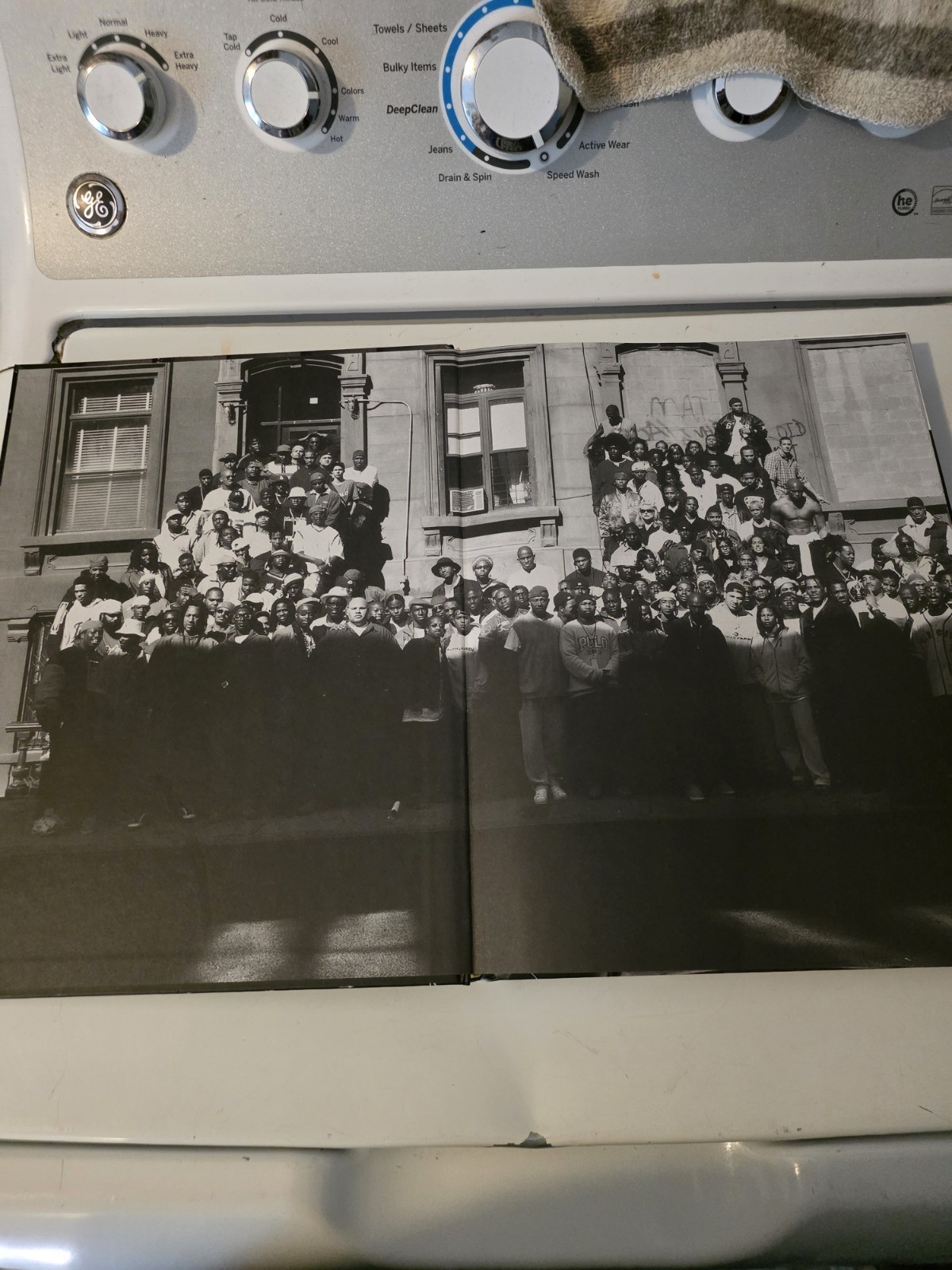 Contact High: A Visual History of Hip-Hop HC 2018 Vikki Tobak 288 Pages