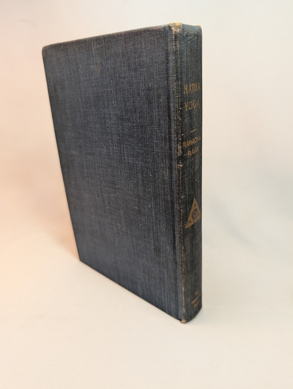 1932 Hatha Yoga ,“Yogi Philosophy of Physical Well-Being“ Yogi Ramacharaka