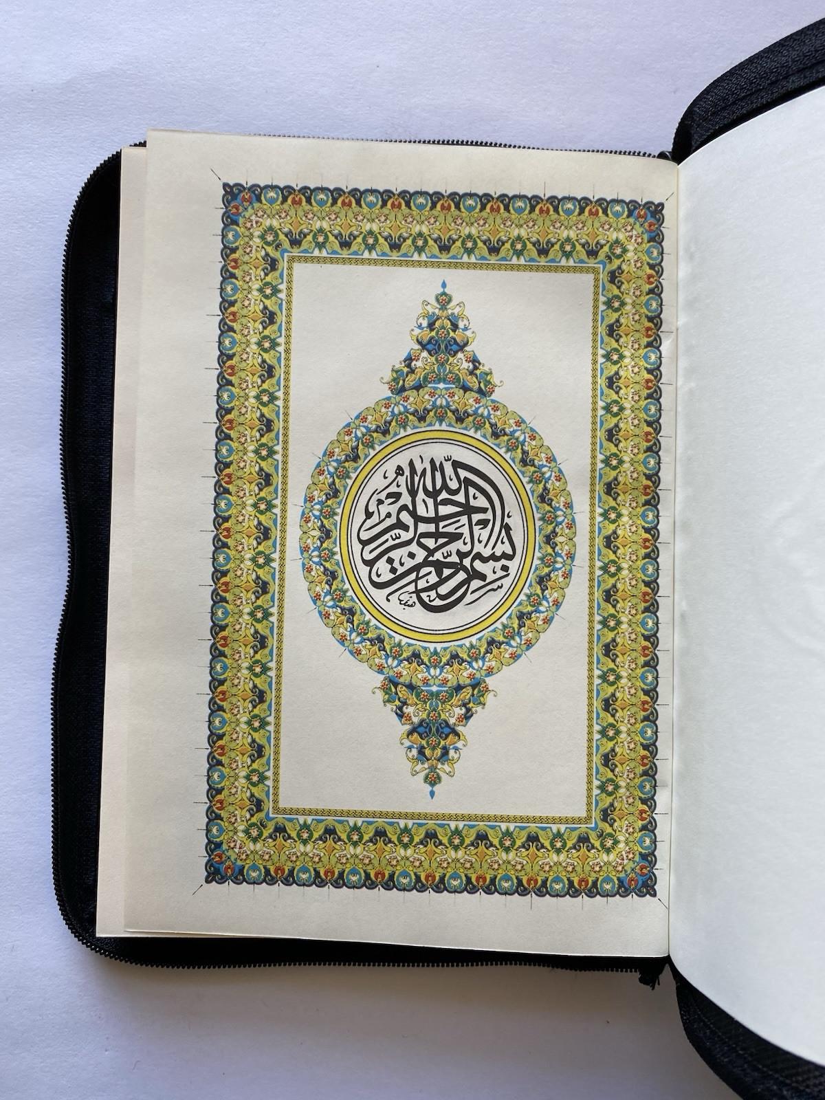 Holy Quran Arabic Pocket Size with Zipper Faux Leather 3.5“x 5.5“