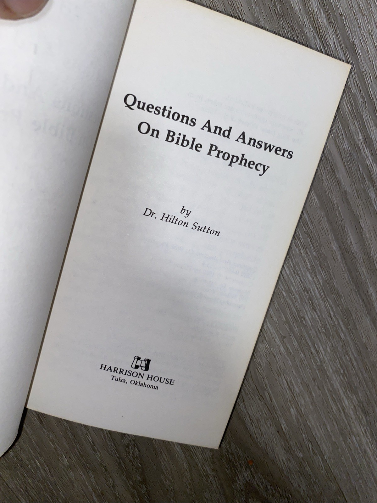 Questions And Answers On Bible Prophecy Dr Hilton Sutton Paperback
