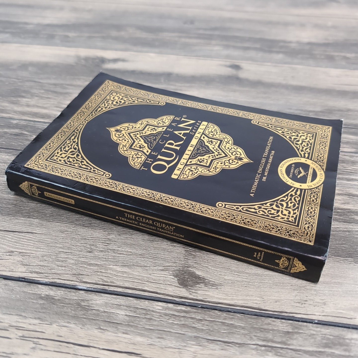 The Clear Quran : A Thematic English Translation of the Message Paperback Book
