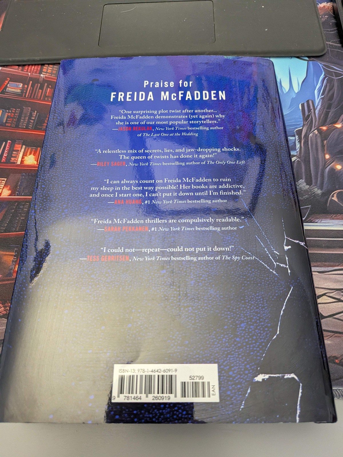 THE INTRUDER by Freida McFadden Deluxe HCDJ Sprayed Edges VERY GOOD