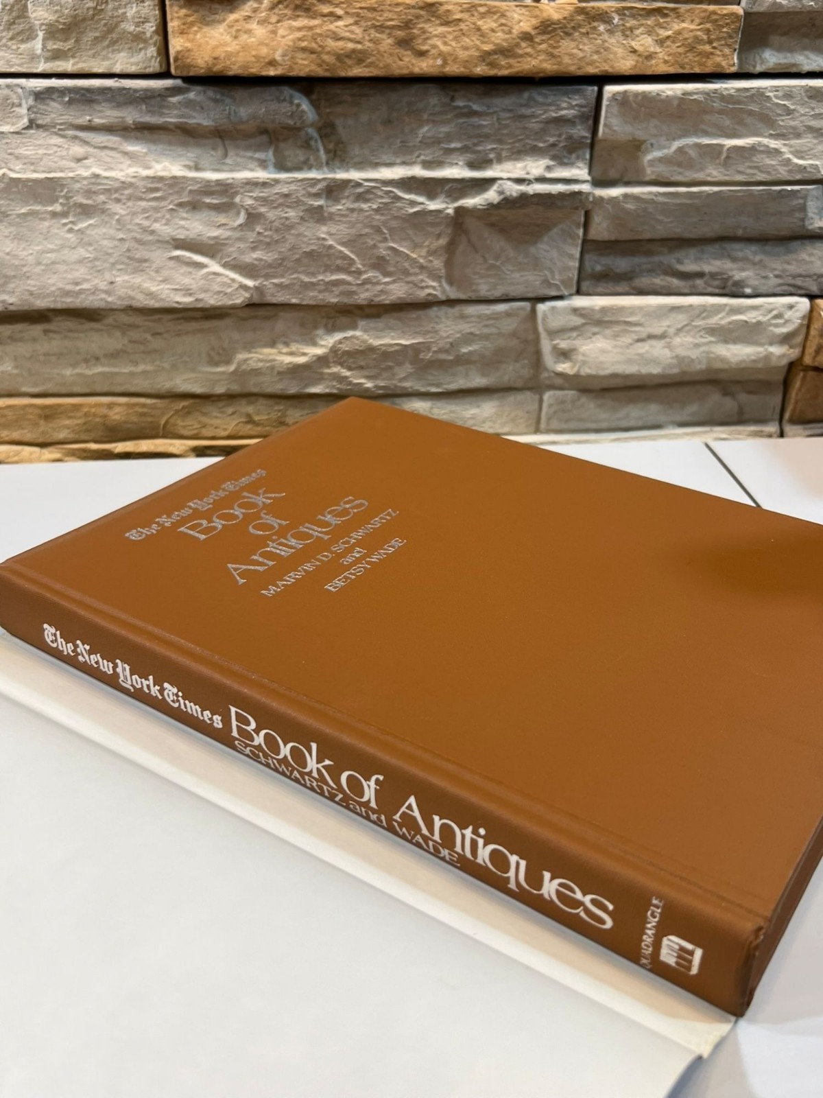 The New York Times Book of Antiques Marvin D. Schwartz Betsy Wade 1972 HCDJ