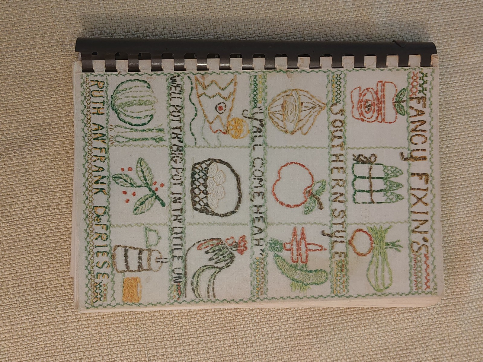 SIGNED, Southern „Fancy Fixin’s“ Cookbook (1978) by Ruth DeFriese