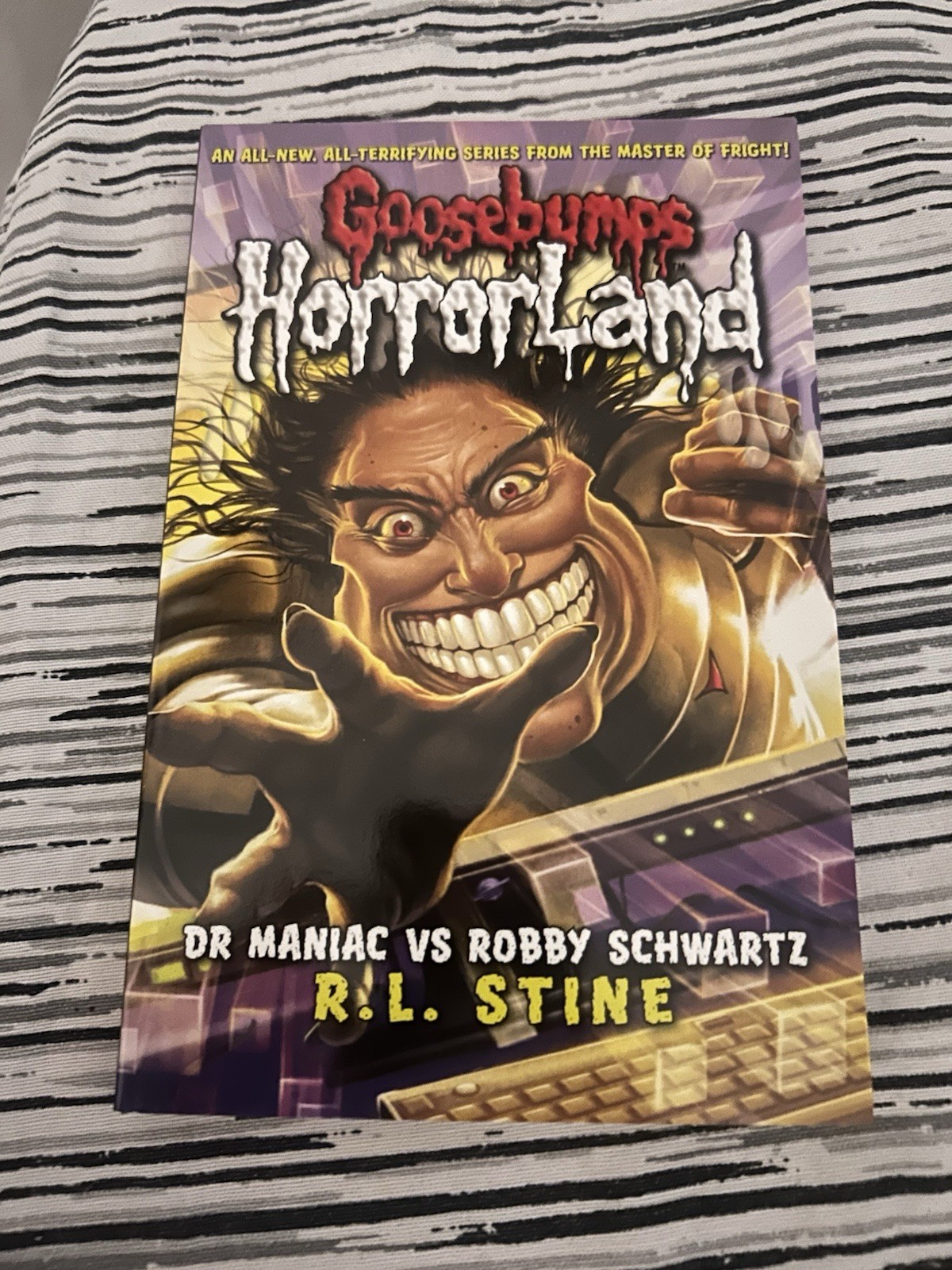 Goosebumps HorrorLand by R.L. Stine Paperback – 10pc Full set – Collector‘ item