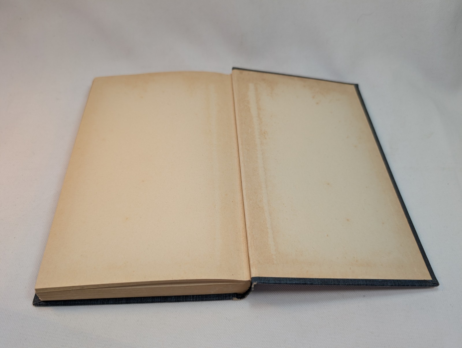 1932 Hatha Yoga ,“Yogi Philosophy of Physical Well-Being“ Yogi Ramacharaka