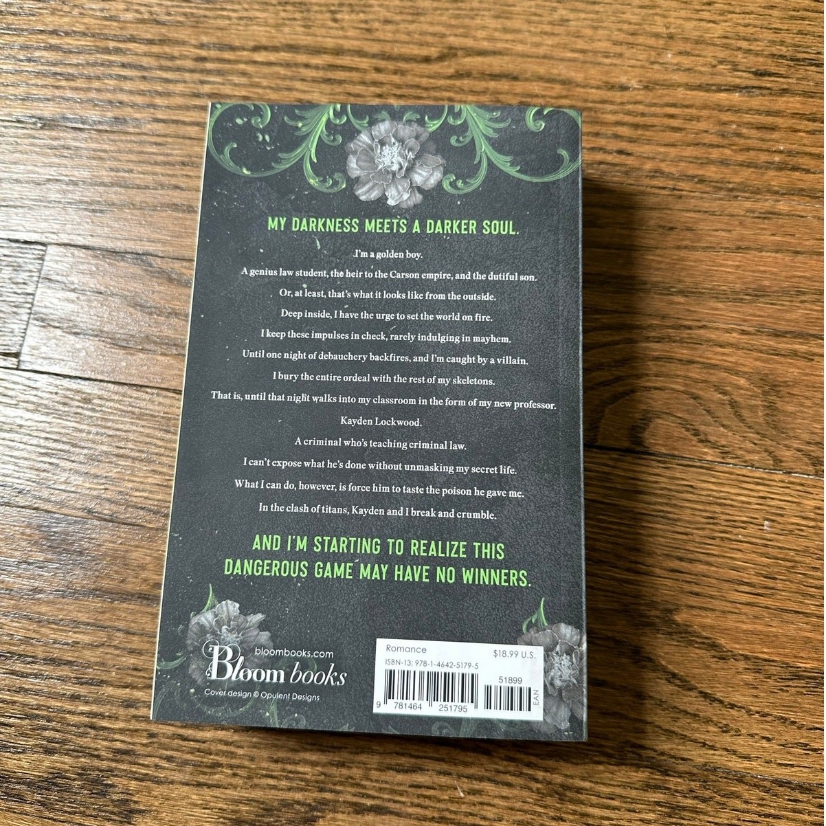 Kiss The Villain By Rina Kent Deluxe Paperback W/ Sprayed Edges