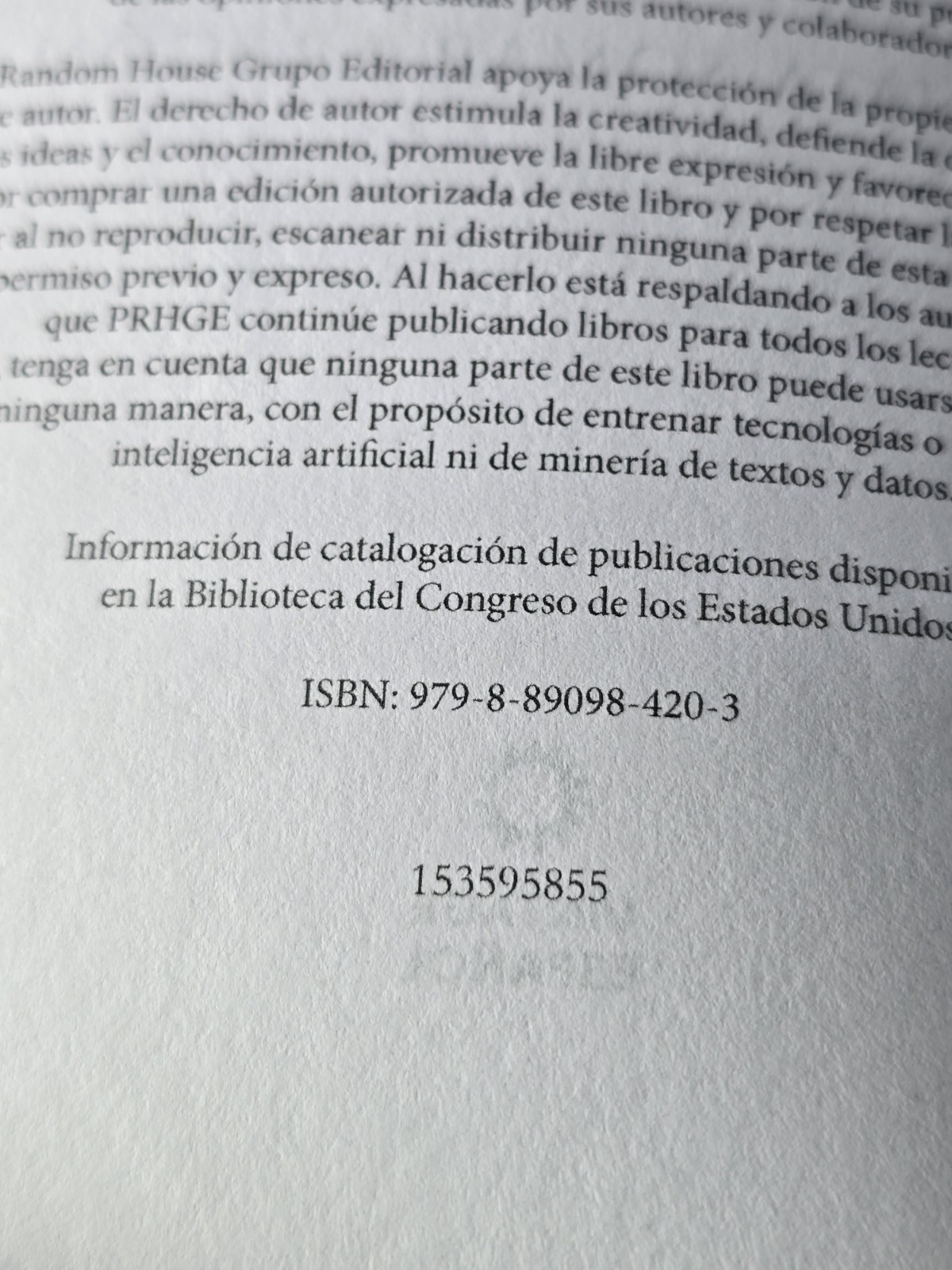 La Corresponsal by Virginia Evans 2025, Trade Paperback Spanish First Edition