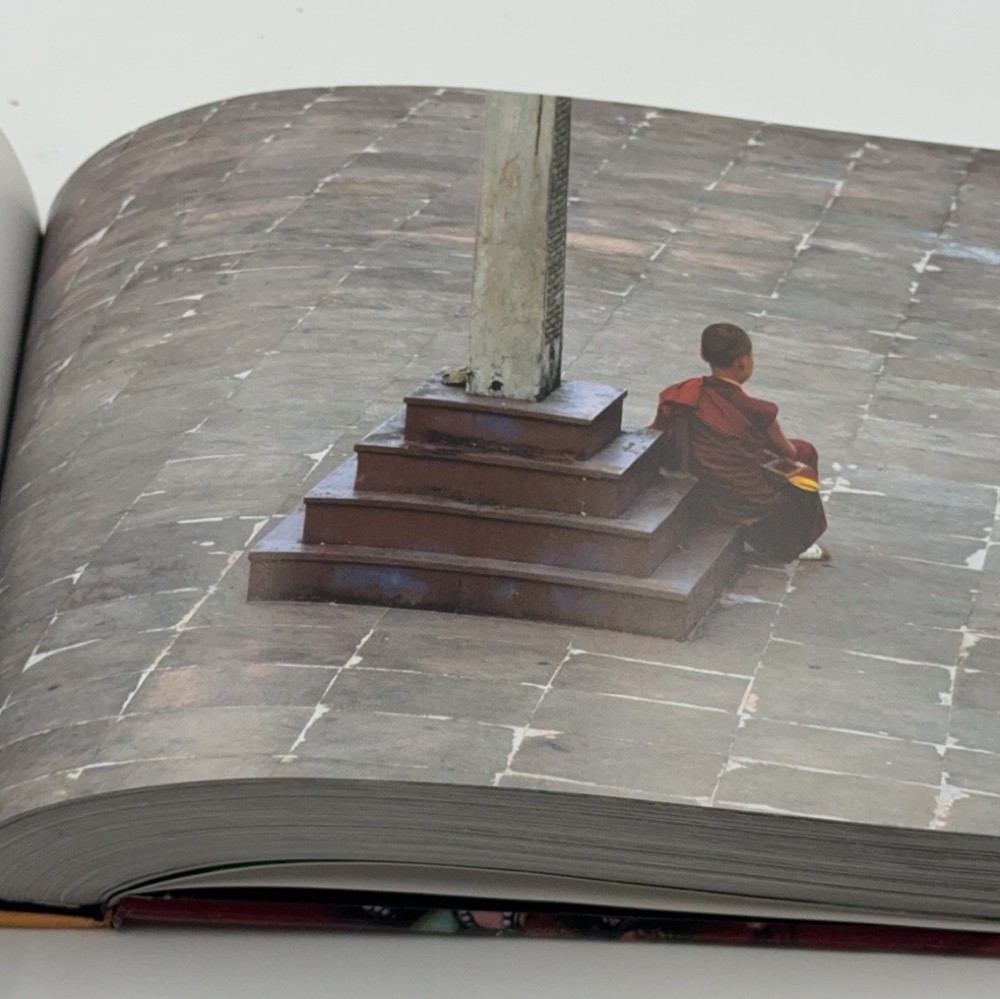 Buddhist Offerings 365 Days Danielle & Olivier Follmi Hardcover Thames & Hudson