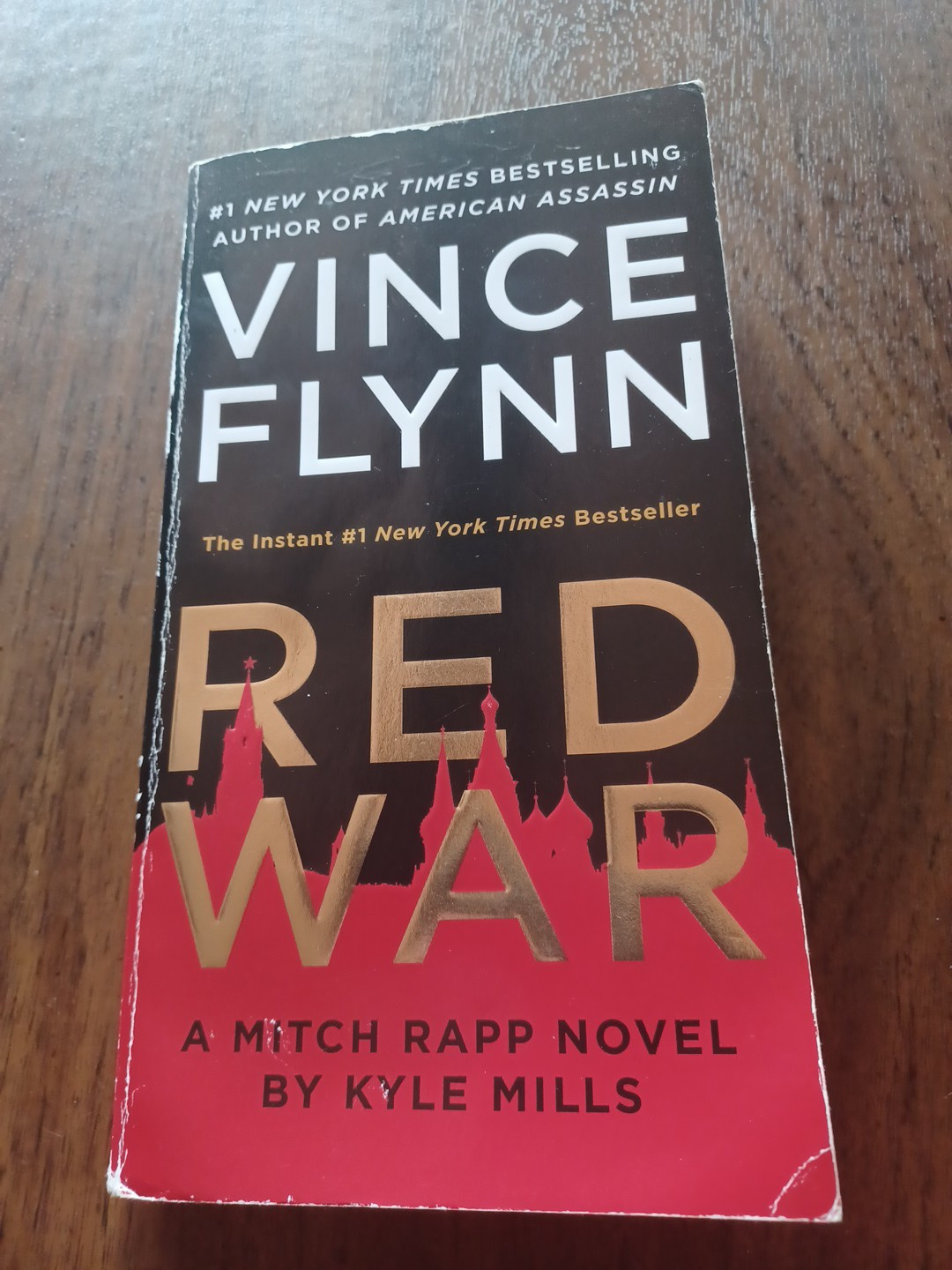 Red War by Kyle Mills and Vince Flynn (2019, Us-Tall Rack Paperback)
