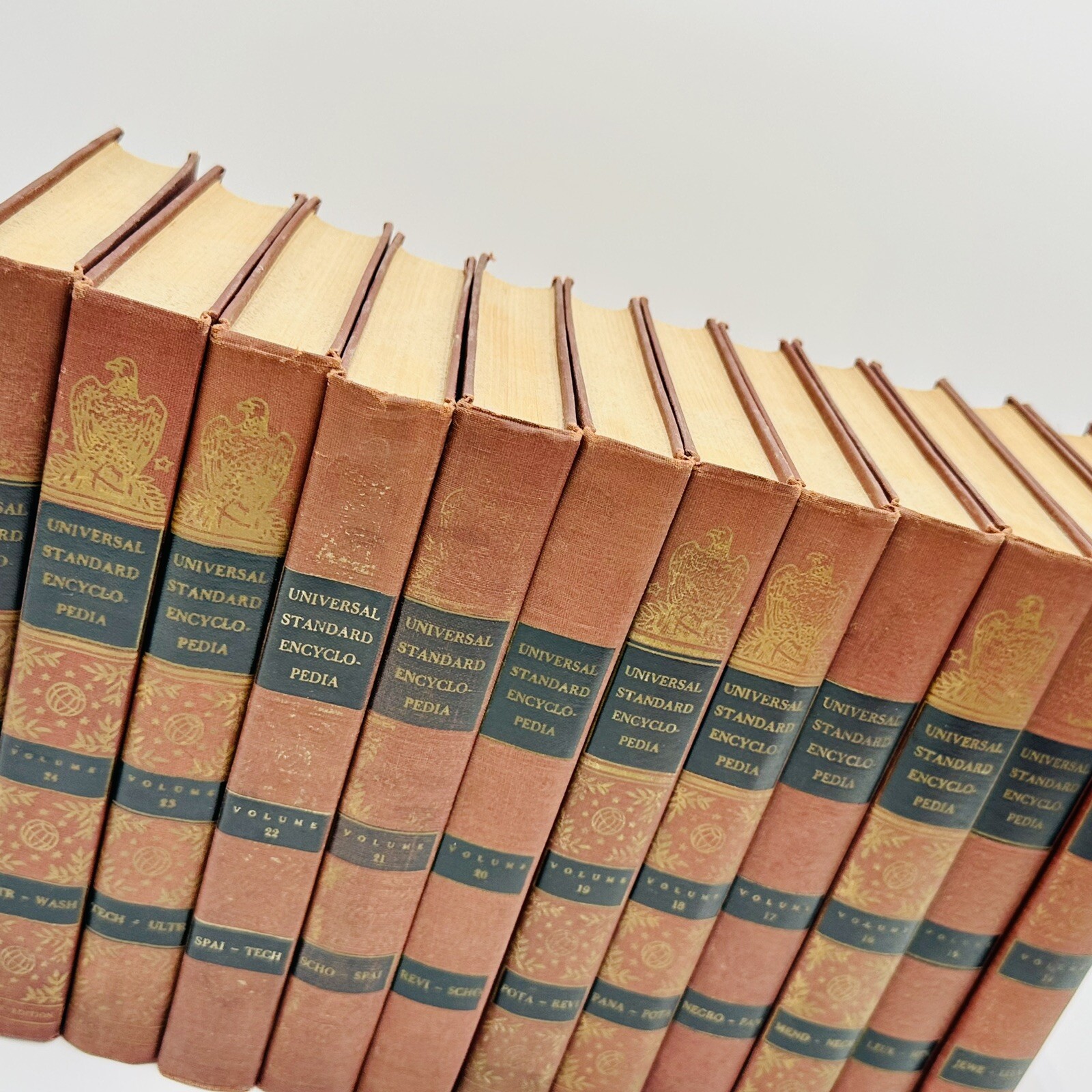 Universal Standard Encyclopedia Complete Set Volumes 2-25 (FC79-4-R)