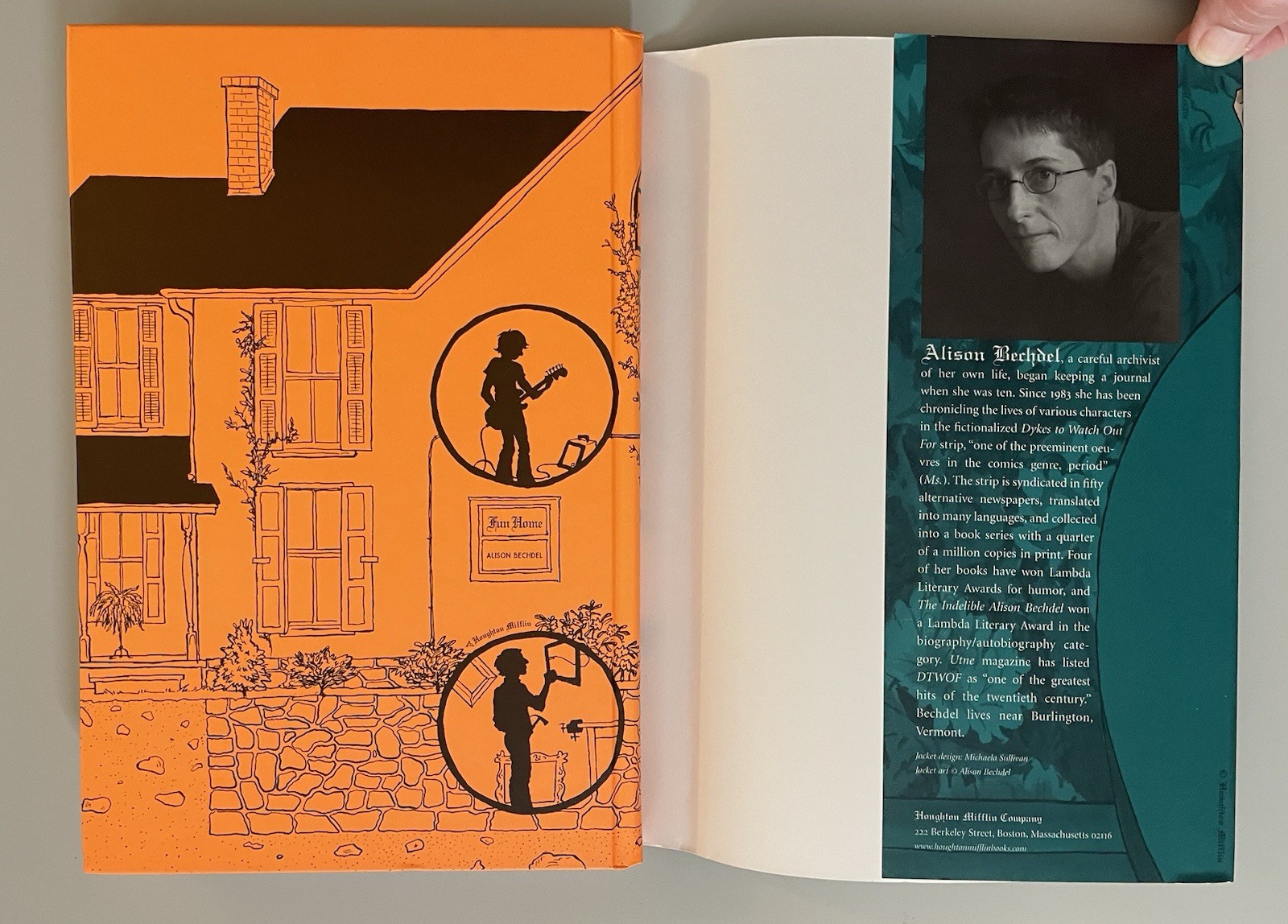SIGNED.Fun Home: A Family Tragicomic. Alison Bechdel. Hardcover. like new!