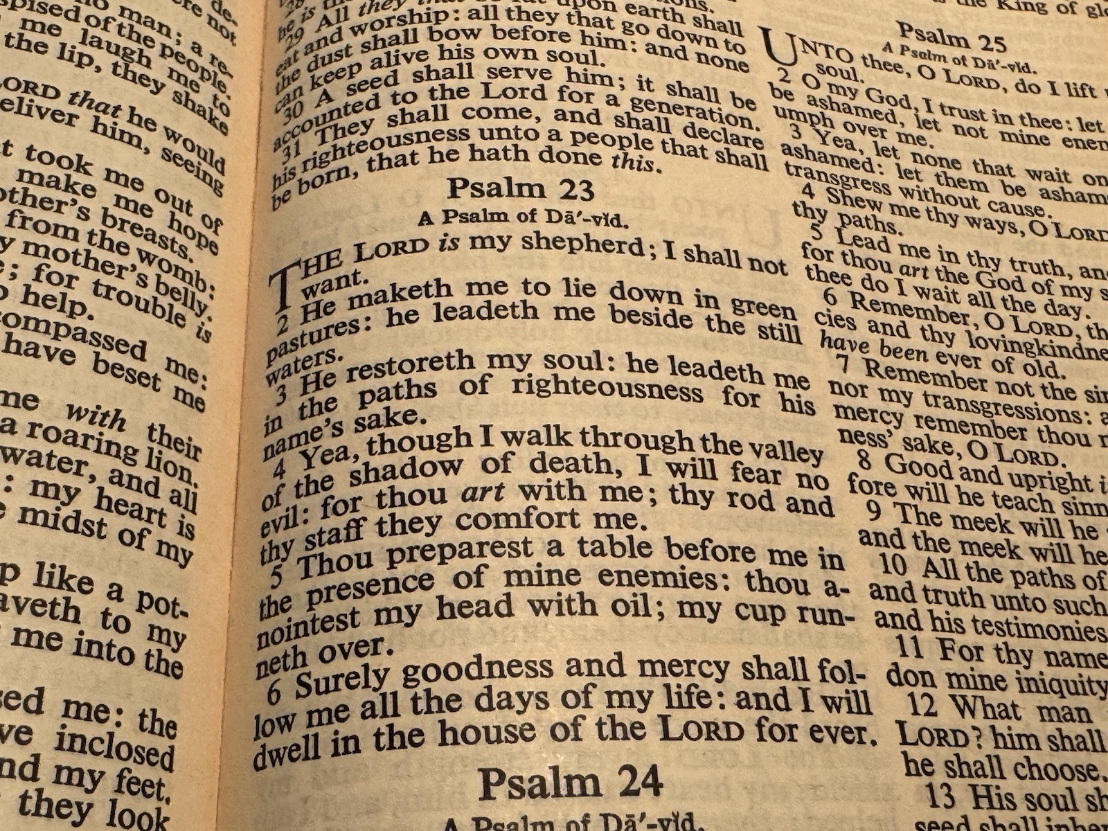 THE HOLY BIBLE KJV red letter 1965 Bonded leather vintage World pub. concordance
