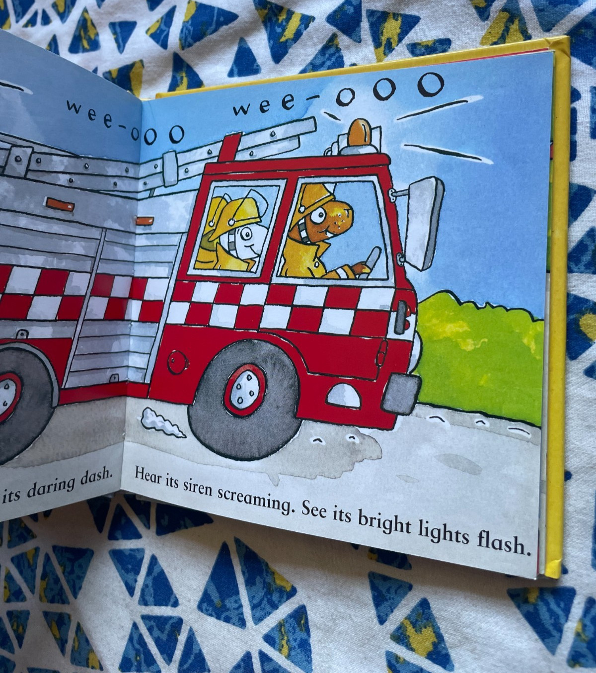TONY MITTON, ANT PARKER. FLASHING FIRE ENGINES. HARDCOVER. 14 BY 14CM. 2007