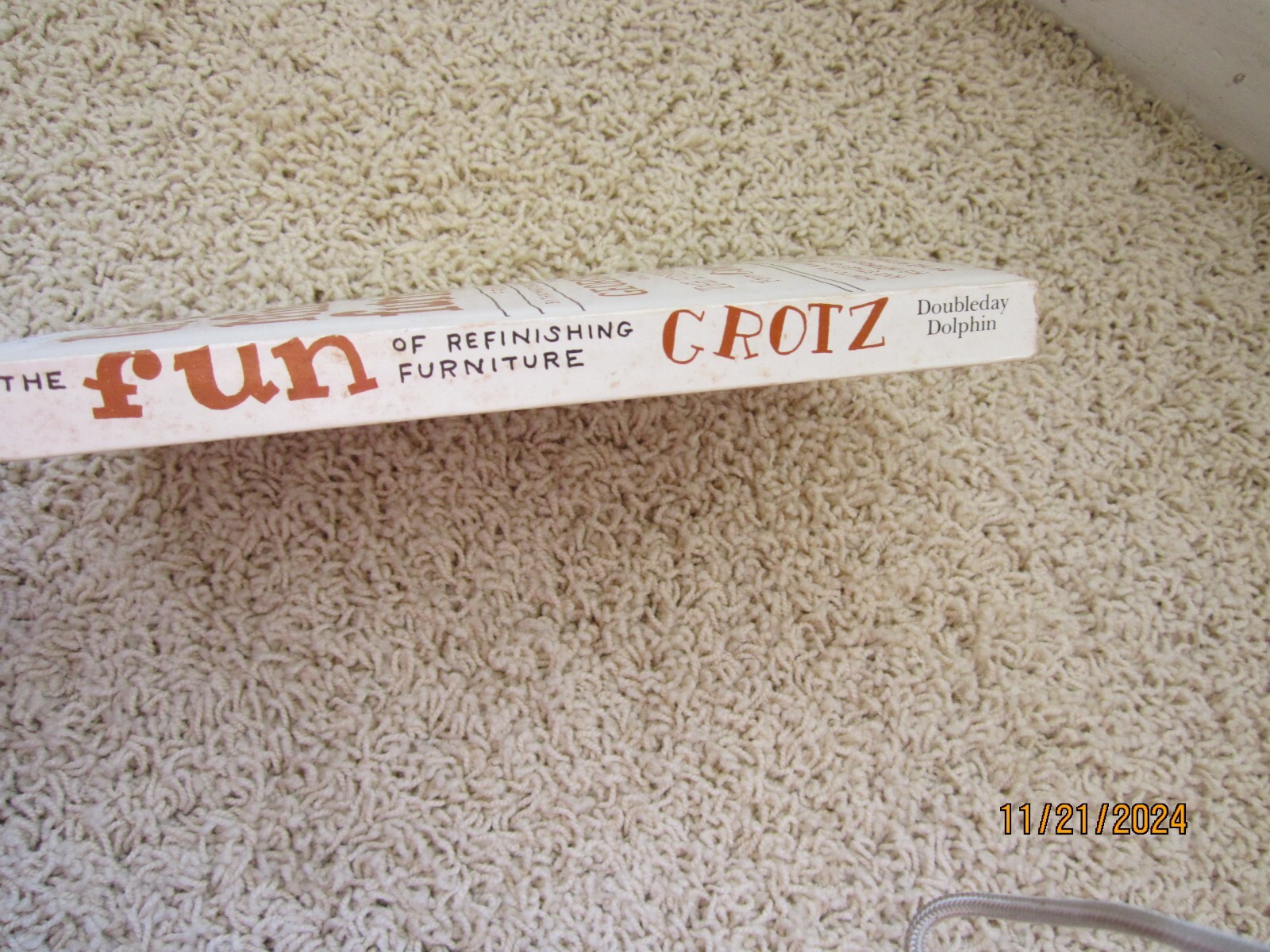 „The Fun of Refinishing Furniture“ 1976 Grotz 244 pages ISBN 0-385-14916-6