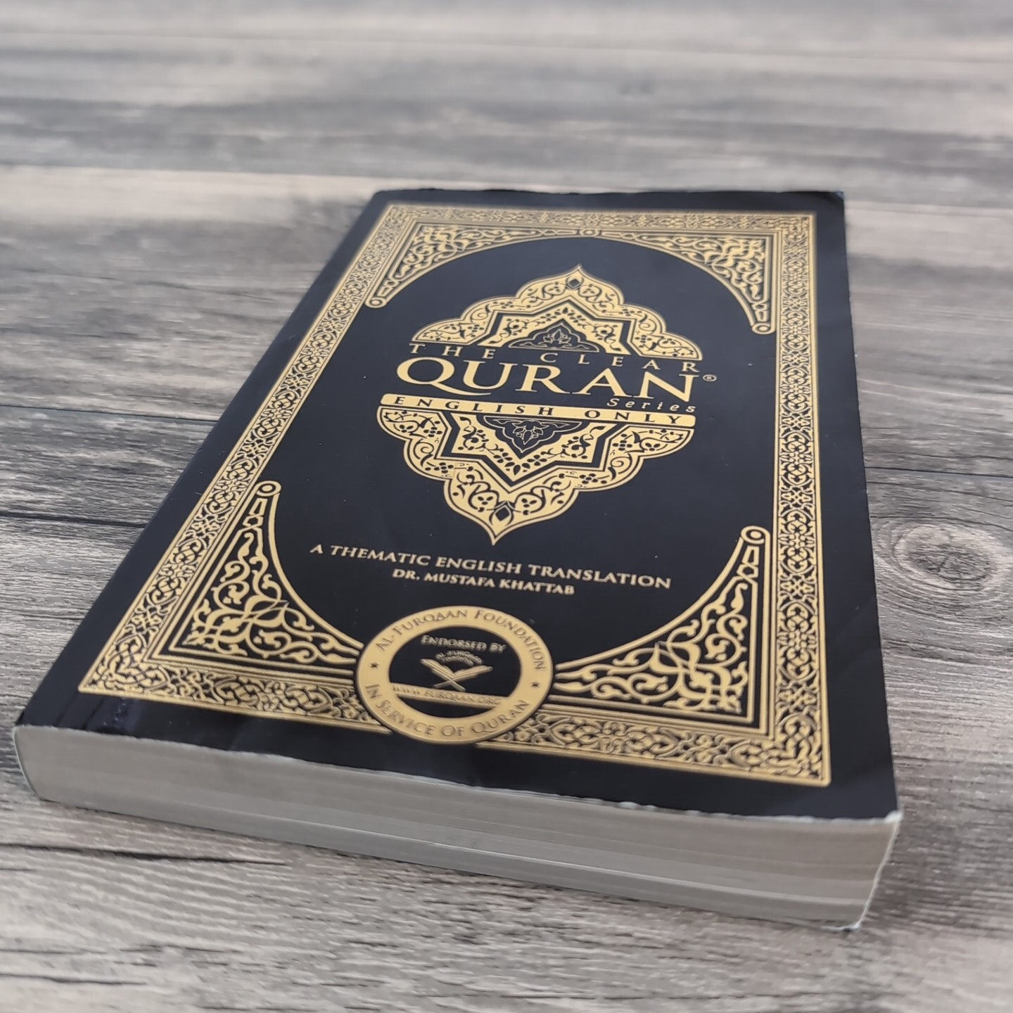 The Clear Quran : A Thematic English Translation of the Message Paperback Book