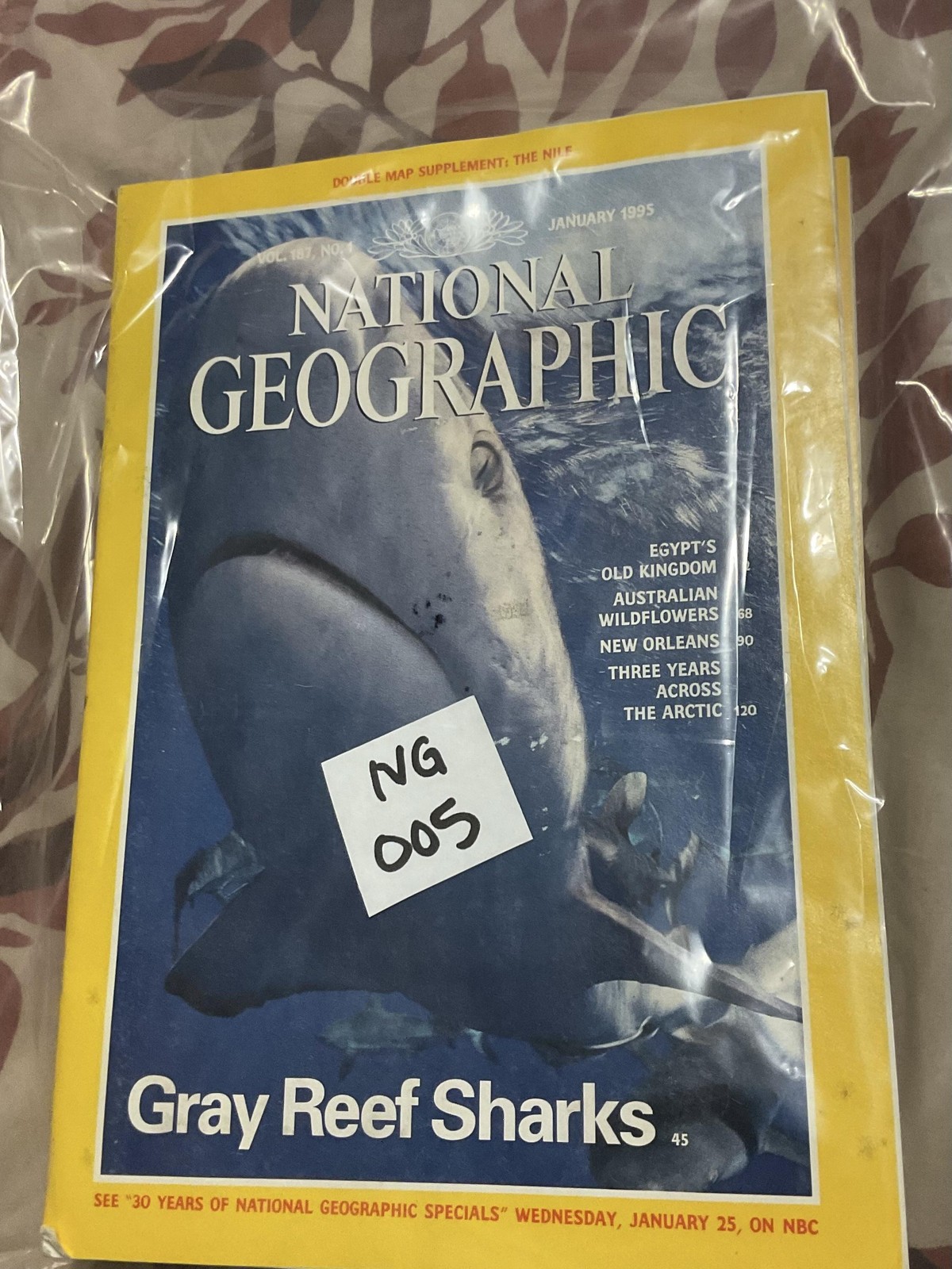 Vintage National Geographic Magazine Lot 4 Mags 1995 Jan Apr Gray Sharks Saigon
