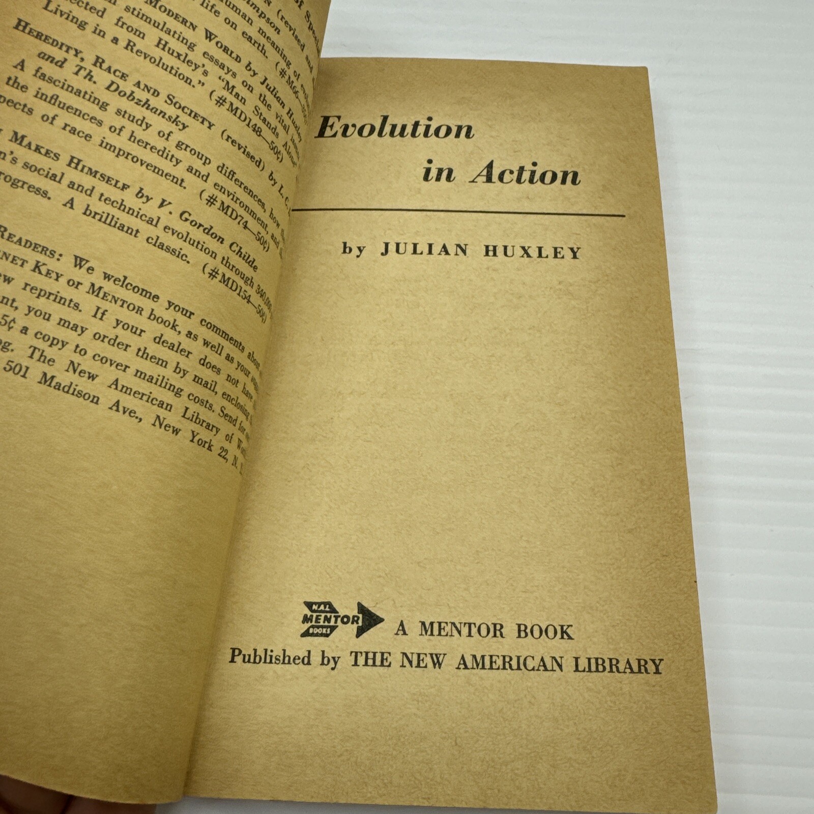 Evolution in Action Julian Huxley Paperback 1957 Mentor Book Man’s Possibilities