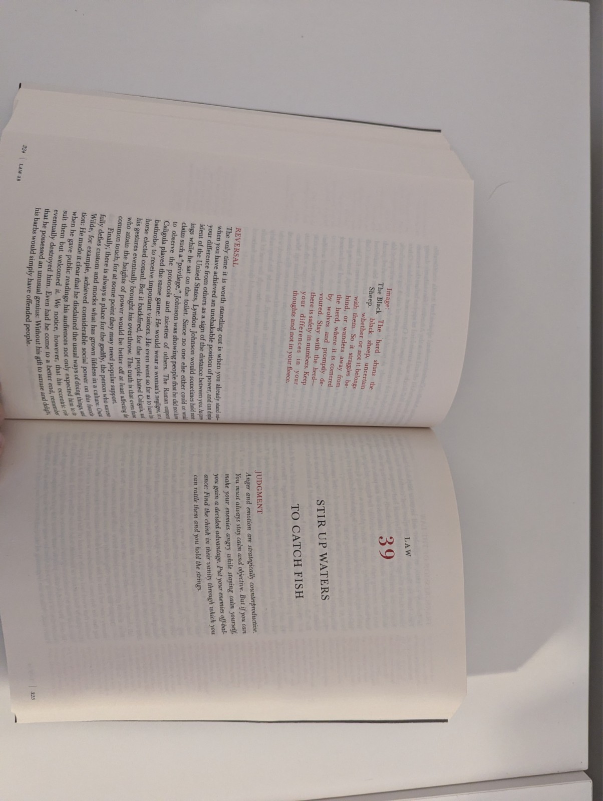 Concise 48 Laws of Power – Paperback By Robert Greene – VERY GOOD