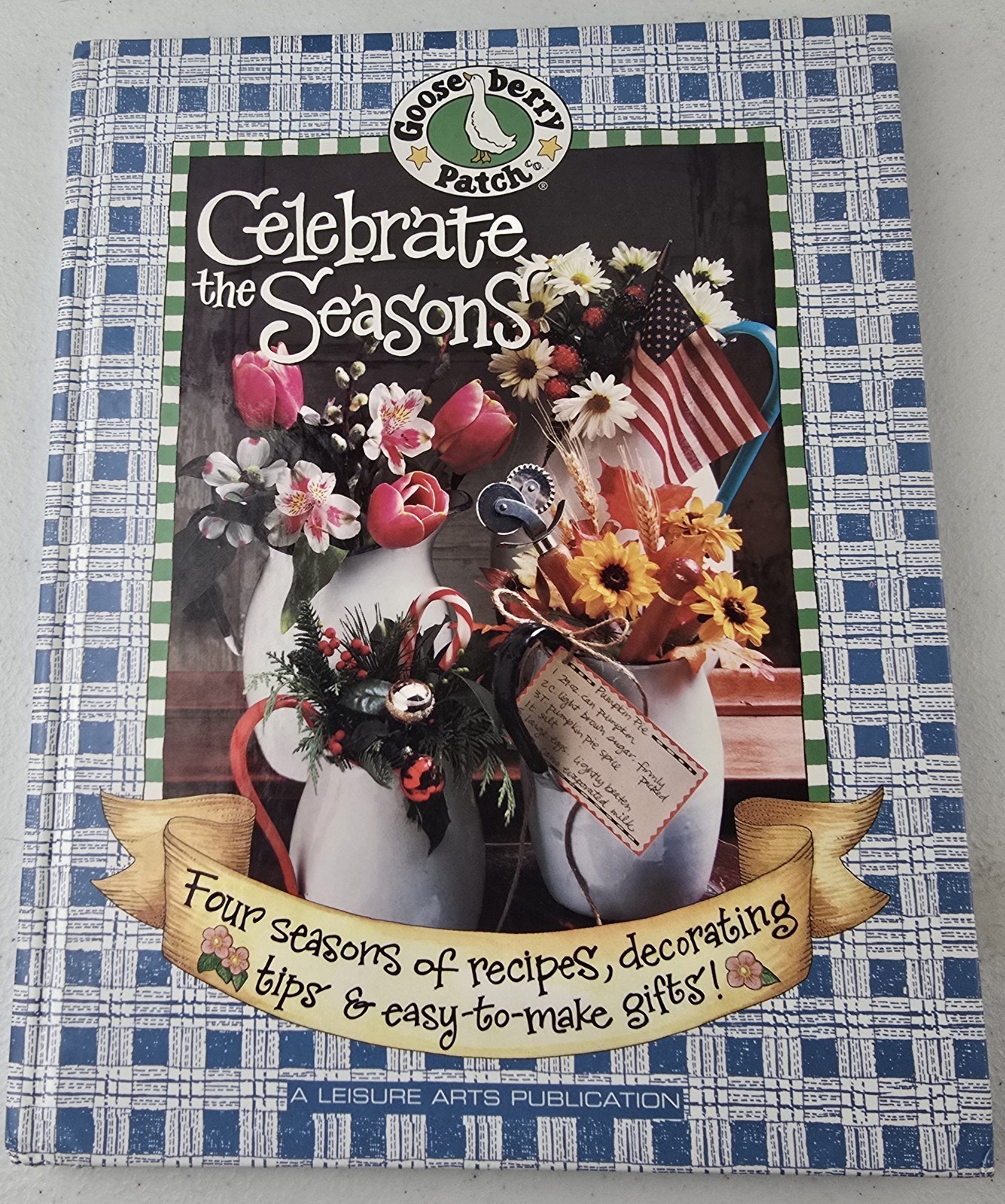 Lot of 5 Gooseberry Patch Cookbooks & Crafts w/ Organizer Hardcover & Paperback