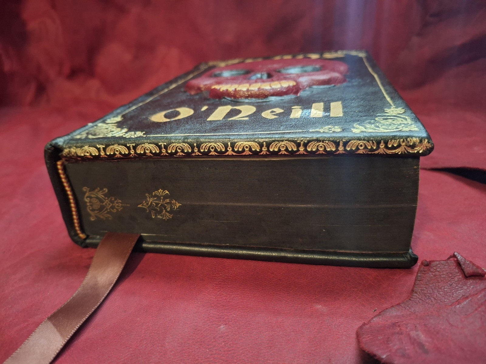 Chaos-Tom O’Neill-FORE EDGE PAINTING Leather Red Gold Skull One-of-a-Kind Manson