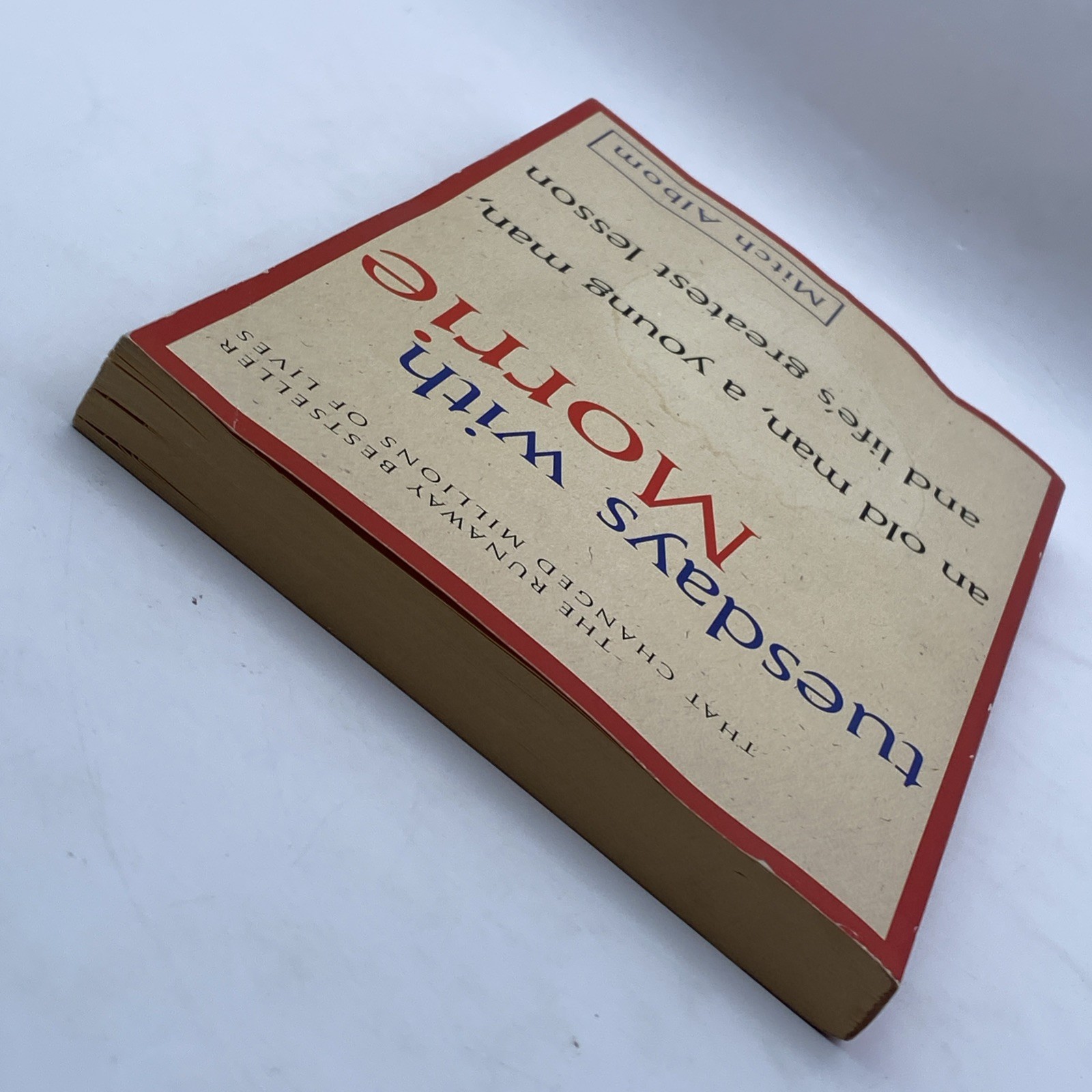 Tuesdays with Morrie : An Old Man, a Young Man, and Life’s Greatest Lesson Albom