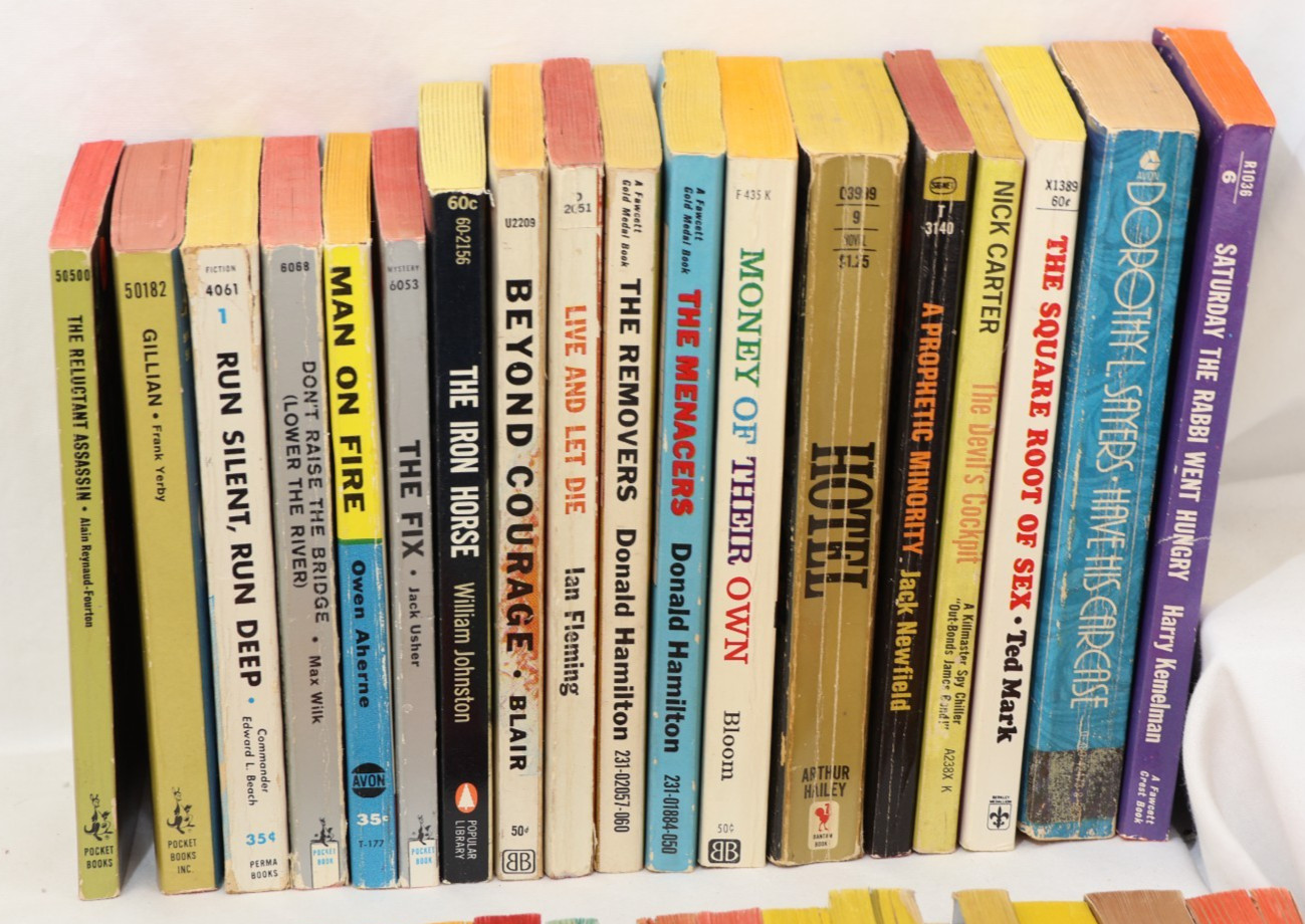 Lot of 34 Vintage Paperbacks, 1960s / 1970s Copyrights, No Duplicates, B675