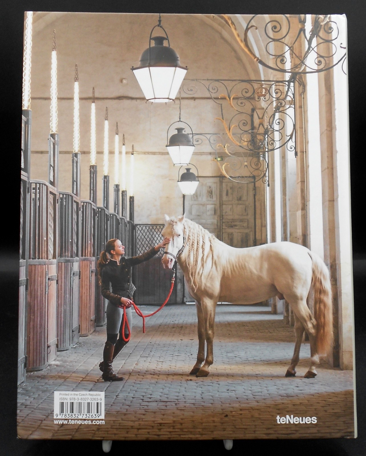 THE STYLISH LIFE: EQUESTRIAN by VICKY MOON 2015, HC/DJ VERY GOOD PLUS
