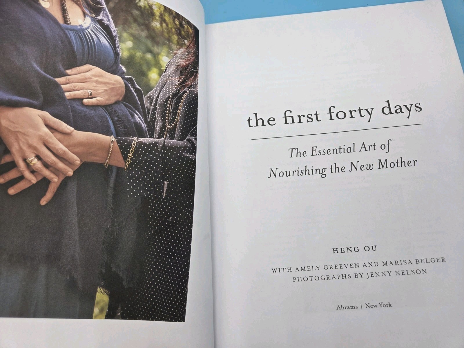 The First Forty Days: The Essential Art of Nourishing the New Mother by Heng Ou