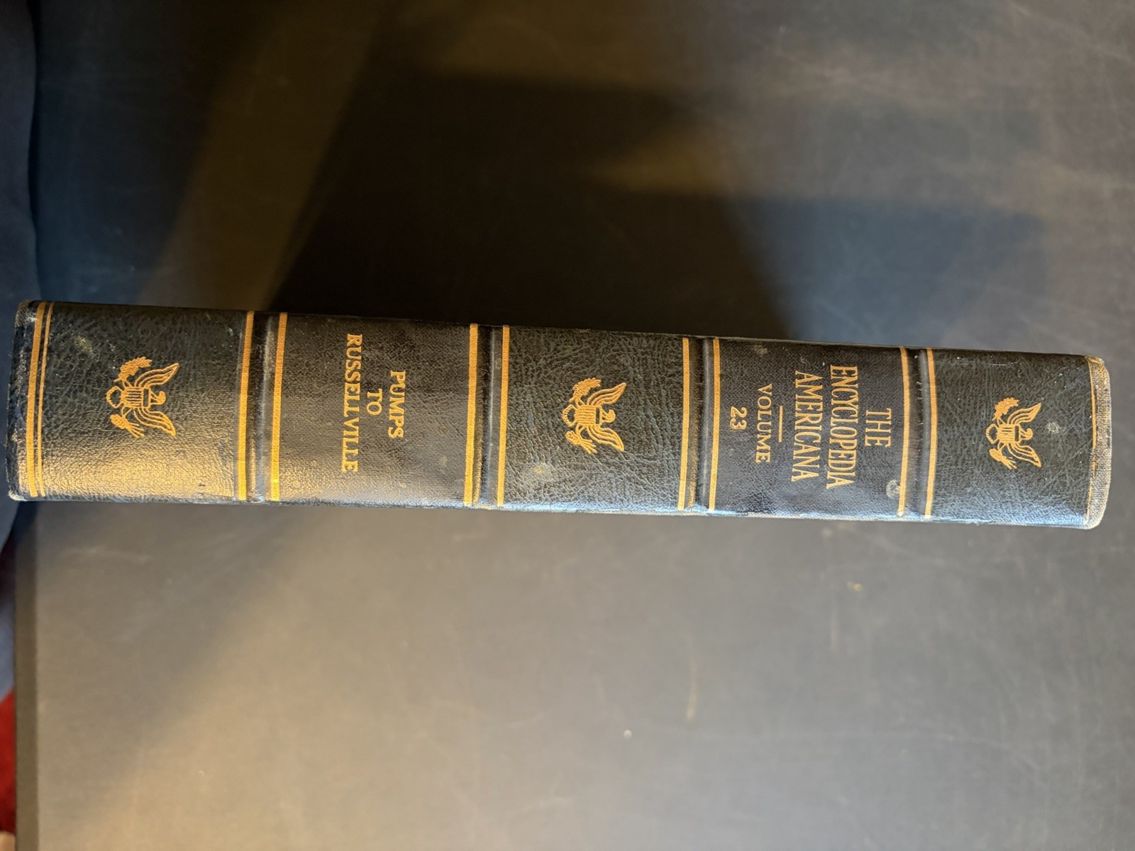 (BK1) Used Book: 1961 Encyclopedia Americana Volume 23 „Pumps to Russellville“