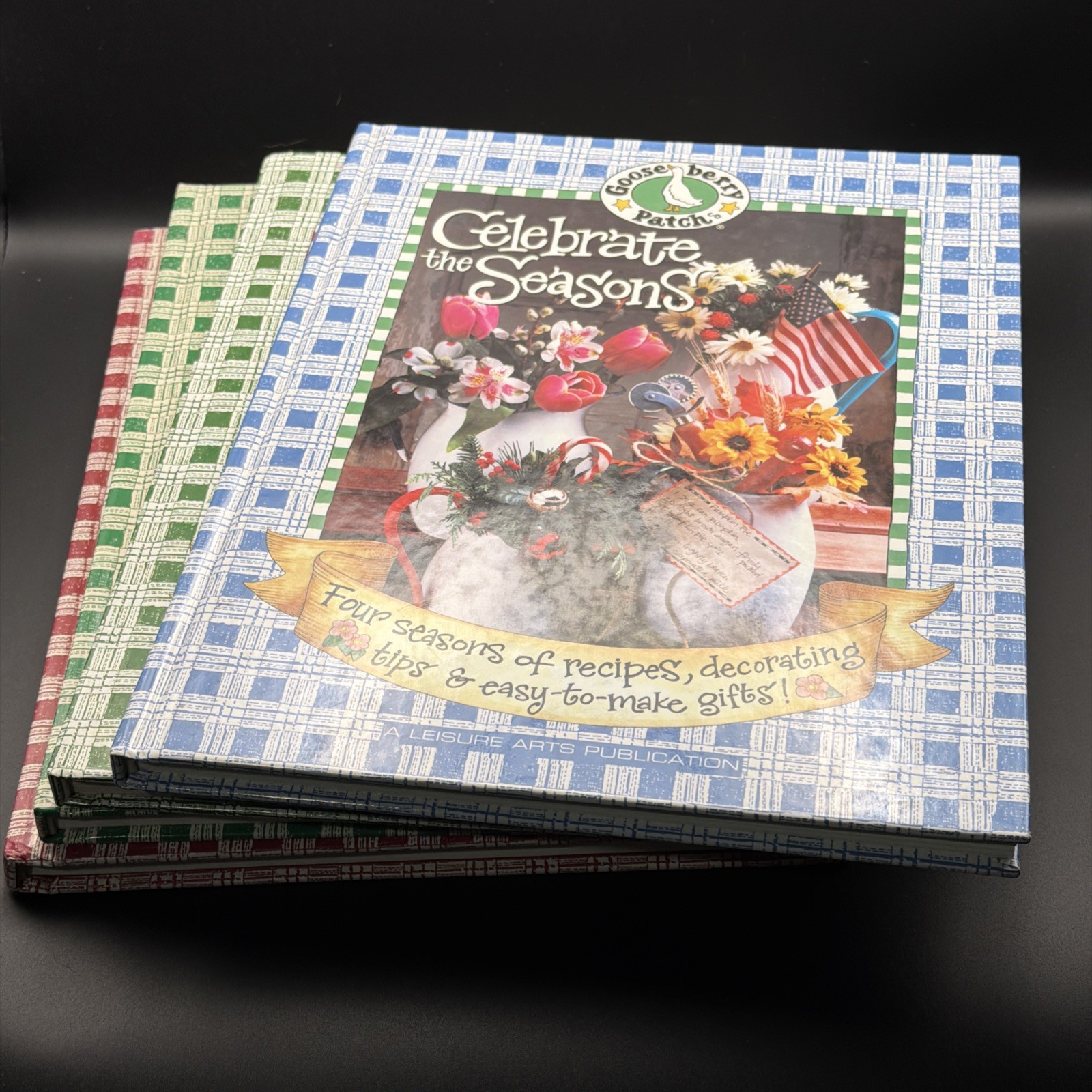 Lot of 4 Vtg Gooseberry Patch Books Christmas cooking recipes crafts holidays