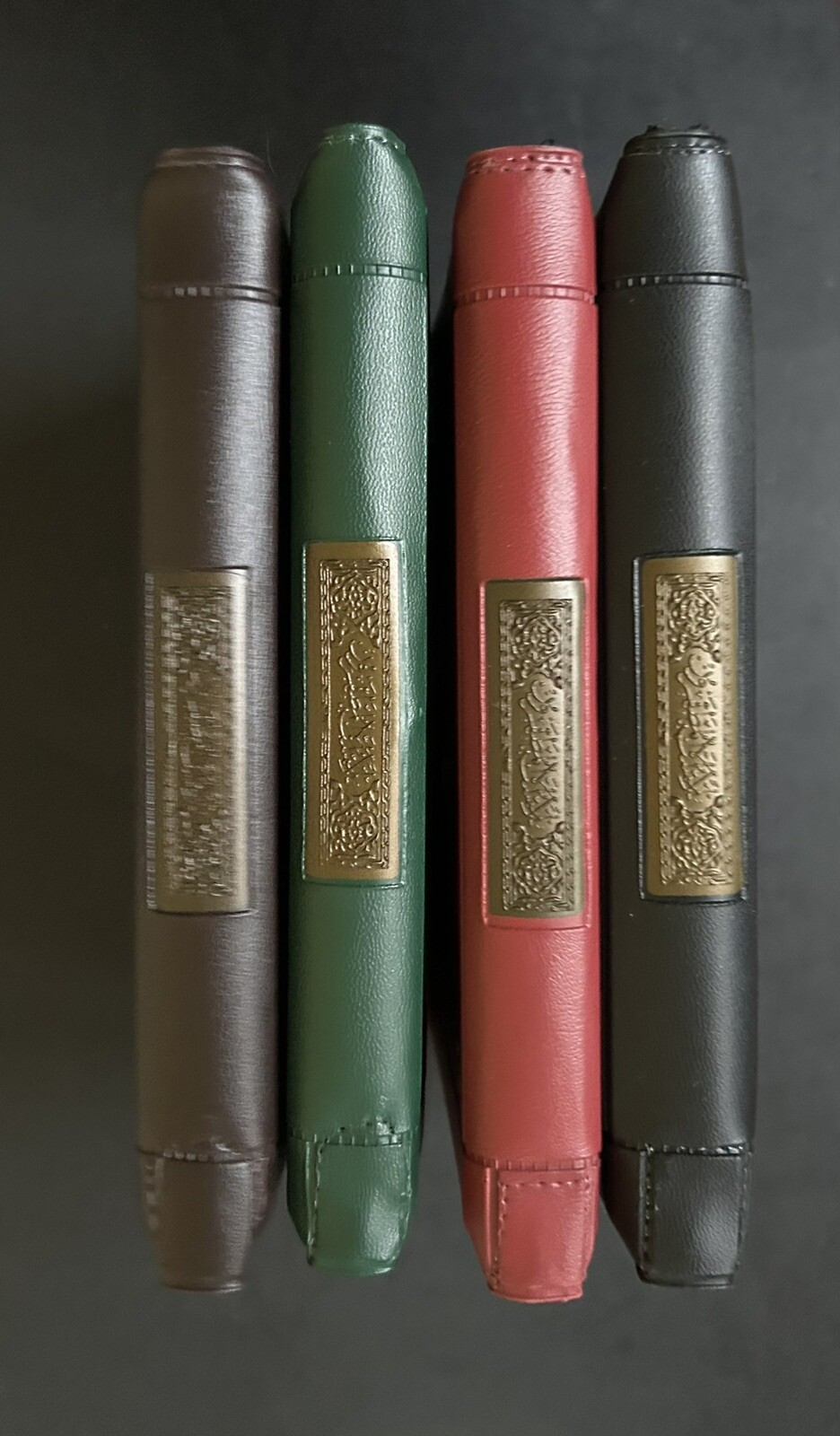 The Holy Quran Arabic Zipper Faux Leather 7.0“x 5.5“ (Colors May Vary)
