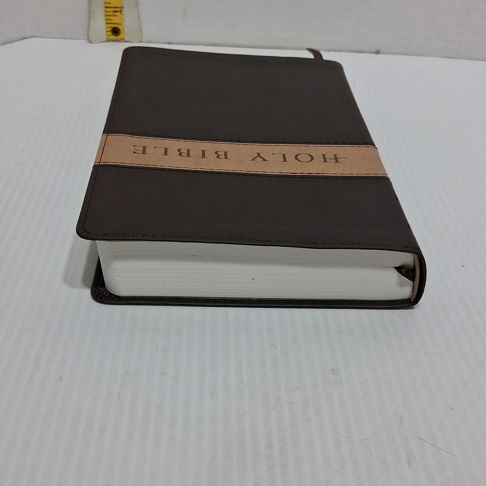 Holy Bible Gift & Award Edition New TYNDALE Living Translation READ