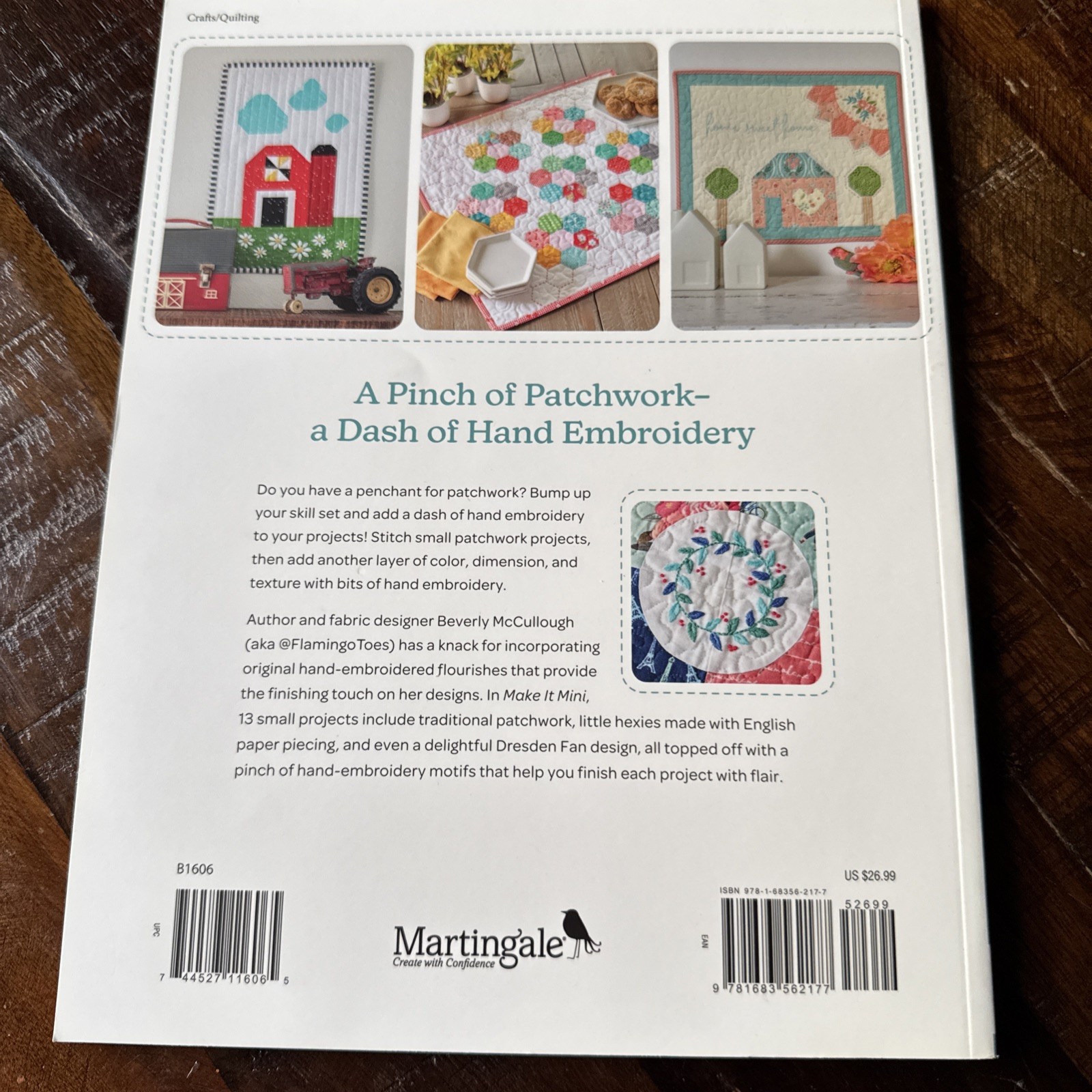 Make It Mini : 13 Small Quilts With a Splash of Embroidery, Paperback by Mccu…