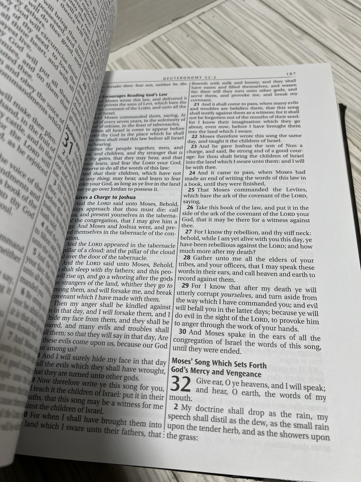 King James Version Edition Family Bible: Faux Leathe…