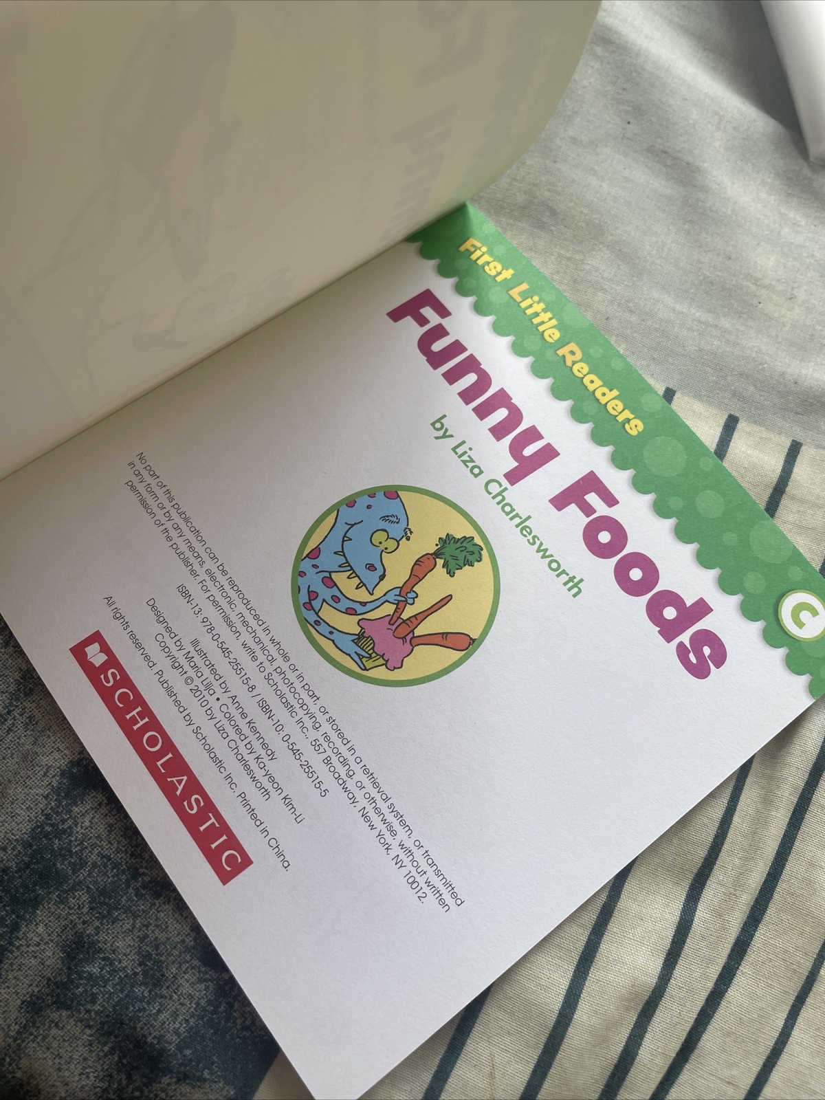 FIRST LITTLE READERS, LIZ CHARLESWORTH, FUNNY FOODS, 14 by 14CM