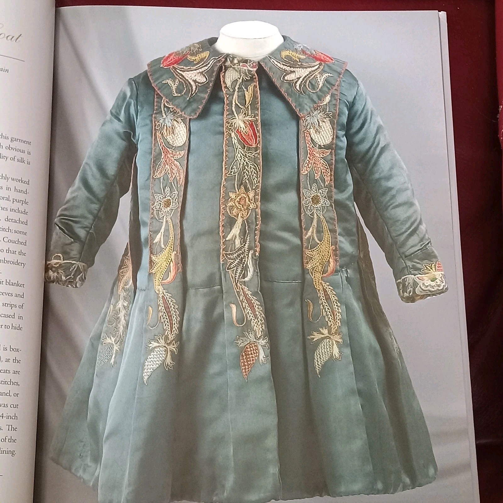 Victoria & Albert Museum of Childhood Martha Pullen (HC) 2008) Full Color Photo