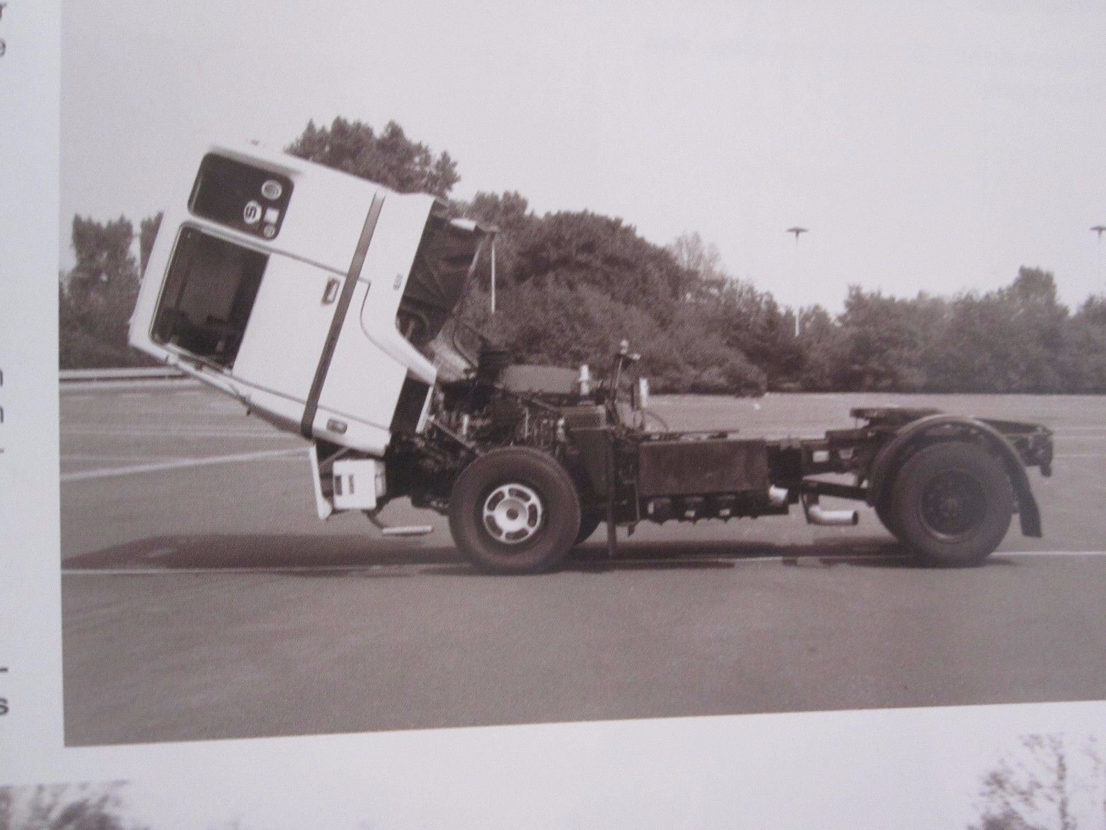 Truck Profile – 56 pages, Great Photos, PB staple bound, German Text