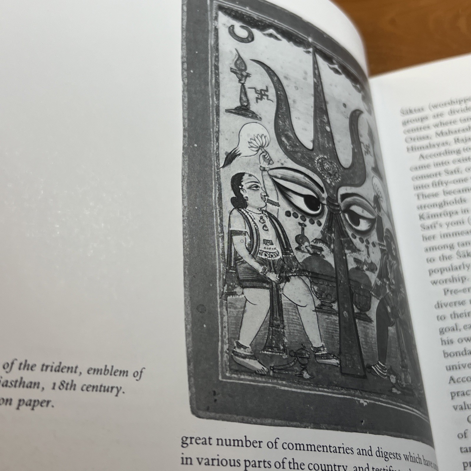 The Tantric Way Art Science Ritual by Ajit Mookerjee & Madhu Khanna Illustrated