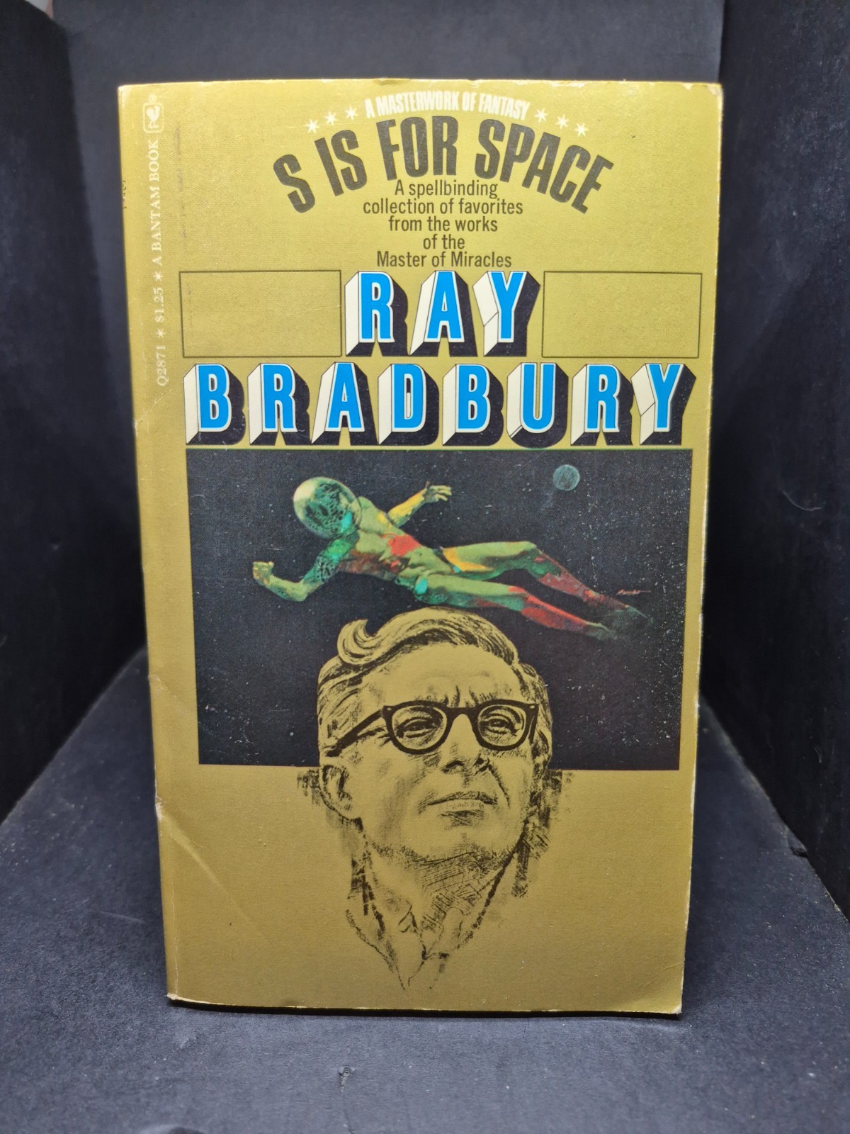 S Is For Space: Ray Bradbury. Bantam Edition (Q2871) 1976.