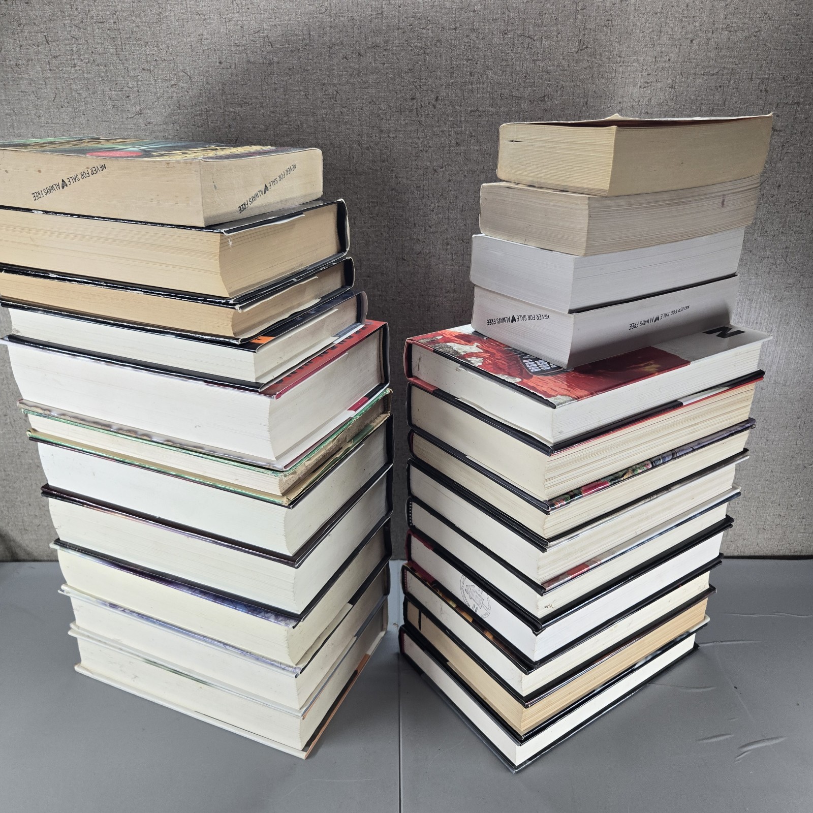Stephen King Lot of 24 Hardcover & PB Books Mixed Titles Horror Thriller Novels
