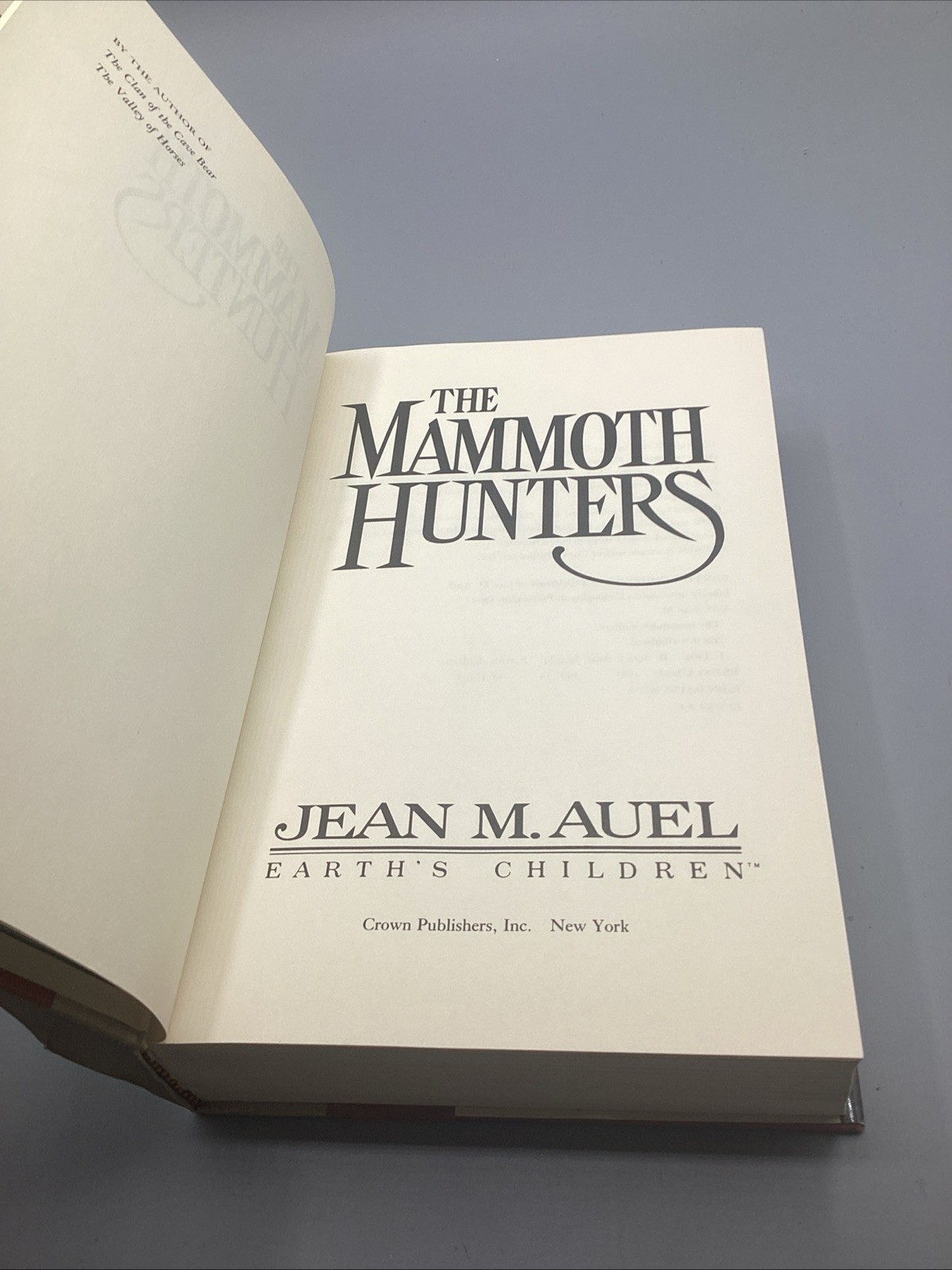 Mammoth Hunters by Jean M. Auel 1985 First Edition Hardcover Dust Jacket HCDJ