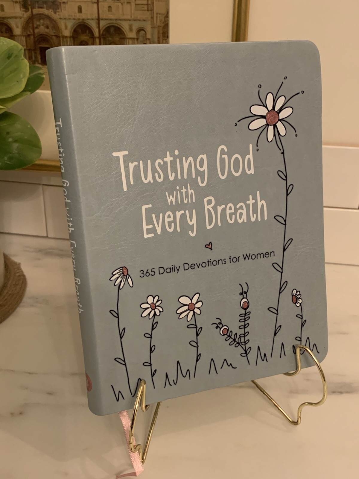 ✨Trusting God with Every Breath: 365 Daily Devotions Devotional Bible Verses ✨