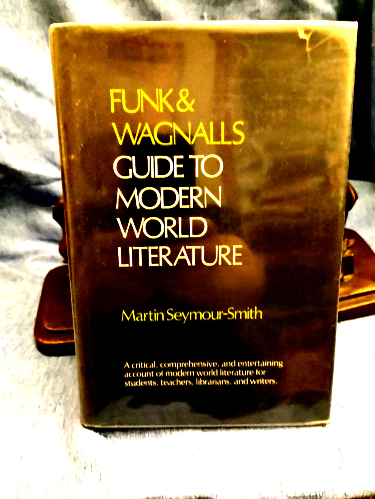 FUNK AND WAGNALL’S GUIDE TO MODERN WORLD LITERATURE,1973 1ST ED. M SMITH 1206PGS