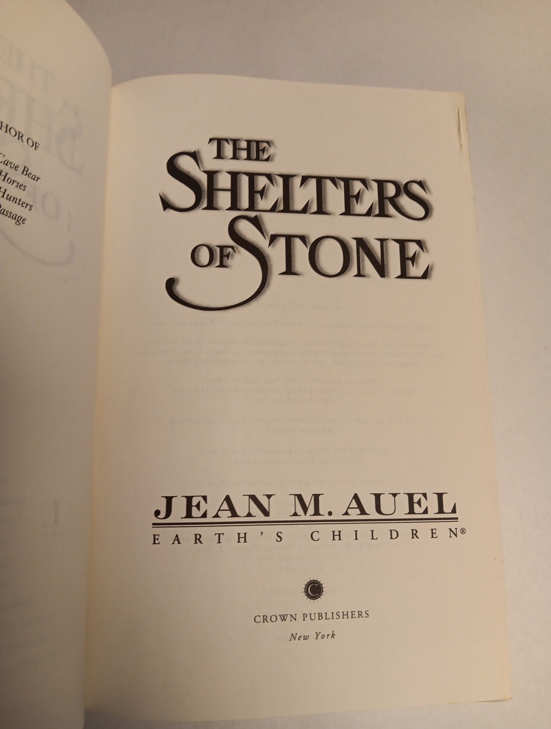 Earth’s Children Ser.: The Shelters of Stone by Jean M. Auel Hardcover 1st Good